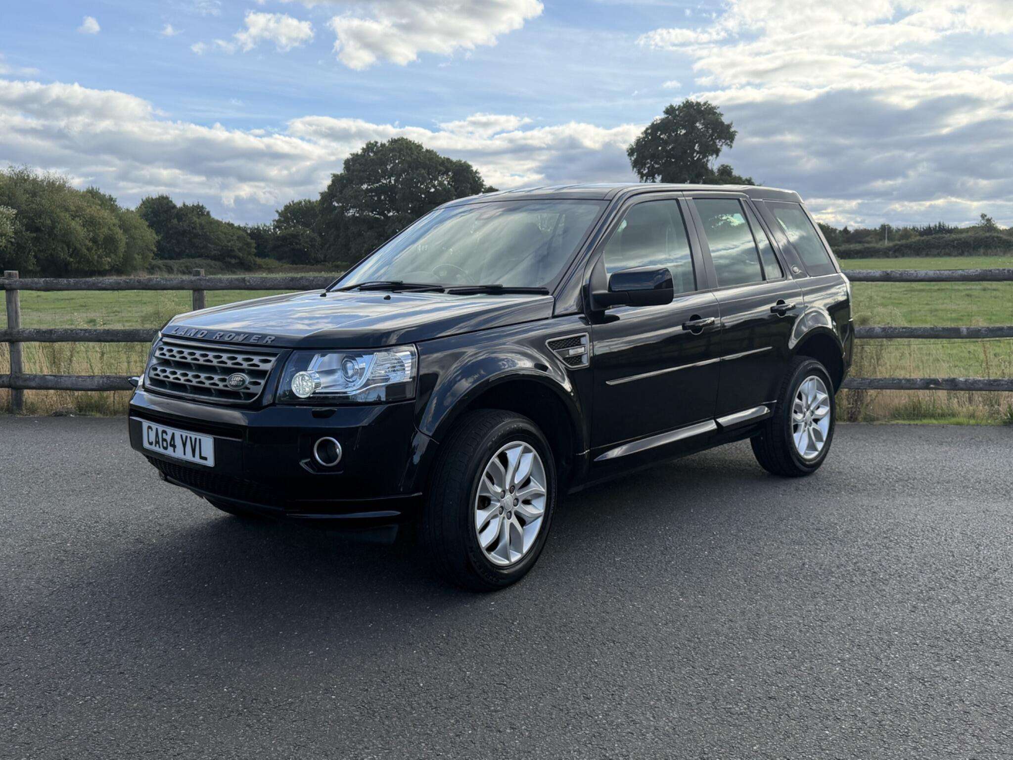 A 2014 LAND ROVER FREELANDER 2 2.2 TD4 SE 4WD Euro 5 (s/s) 5dr A 2014 LAND ROVER FREELANDER 2 2.2 TD4 SE 4WD Euro 5 (s/s) 5dr