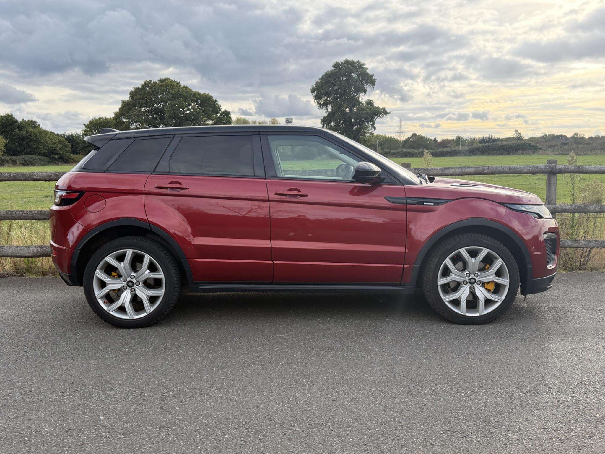 A 2017 LAND ROVER RANGE ROVER EVOQUE 2.0 TD4 Autobiography Auto 4WD Euro 6 (s/s) 5dr A 2017 LAND ROVER RANGE ROVER EVOQUE 2.0 TD4 Autobiography Auto 4WD Euro 6 (s/s) 5dr