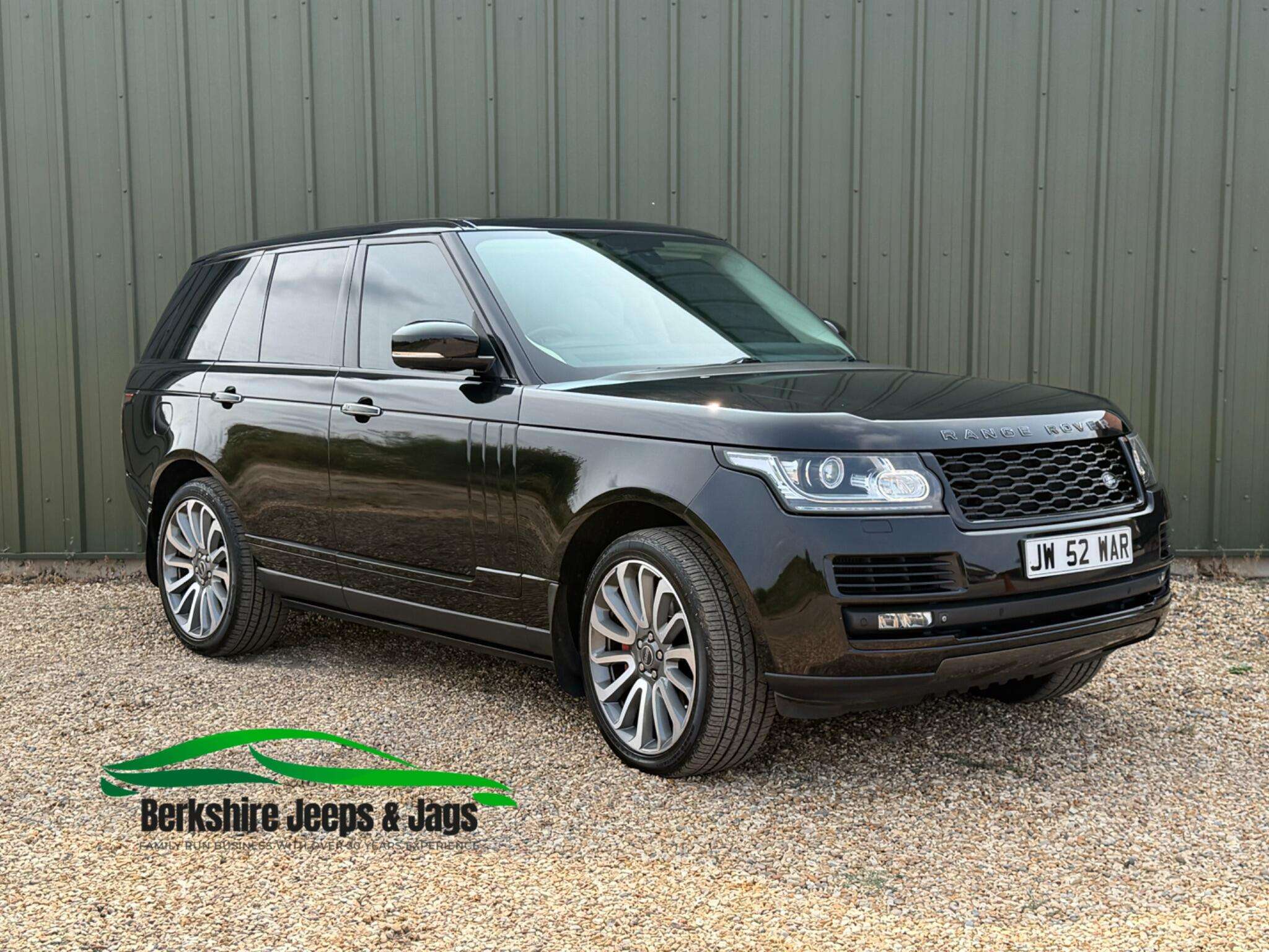 A 2015 LAND ROVER RANGE ROVER 4.4 SD V8 Autobiography Auto 4WD Euro 5 5dr A 2015 LAND ROVER RANGE ROVER 4.4 SD V8 Autobiography Auto 4WD Euro 5 5dr