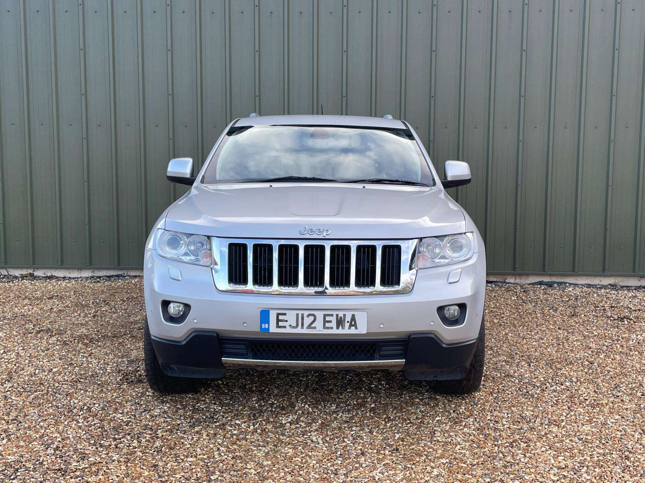 A 2012 JEEP GRAND CHEROKEE 3.0 CRD Limited 4WD 5dr A 2012 JEEP GRAND CHEROKEE 3.0 CRD Limited 4WD 5dr