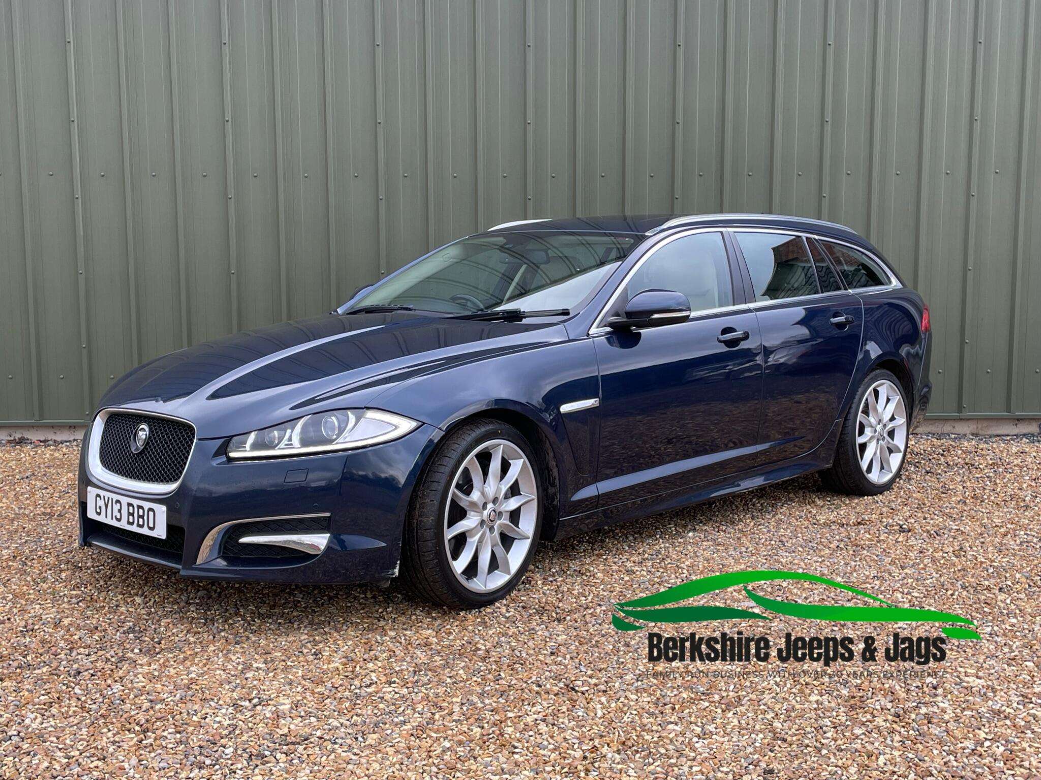 A 2013 JAGUAR XF 3.0d S V6 Premium Luxury Sportbrake Auto Euro 5 (s/s) 5dr A 2013 JAGUAR XF 3.0d S V6 Premium Luxury Sportbrake Auto Euro 5 (s/s) 5dr
