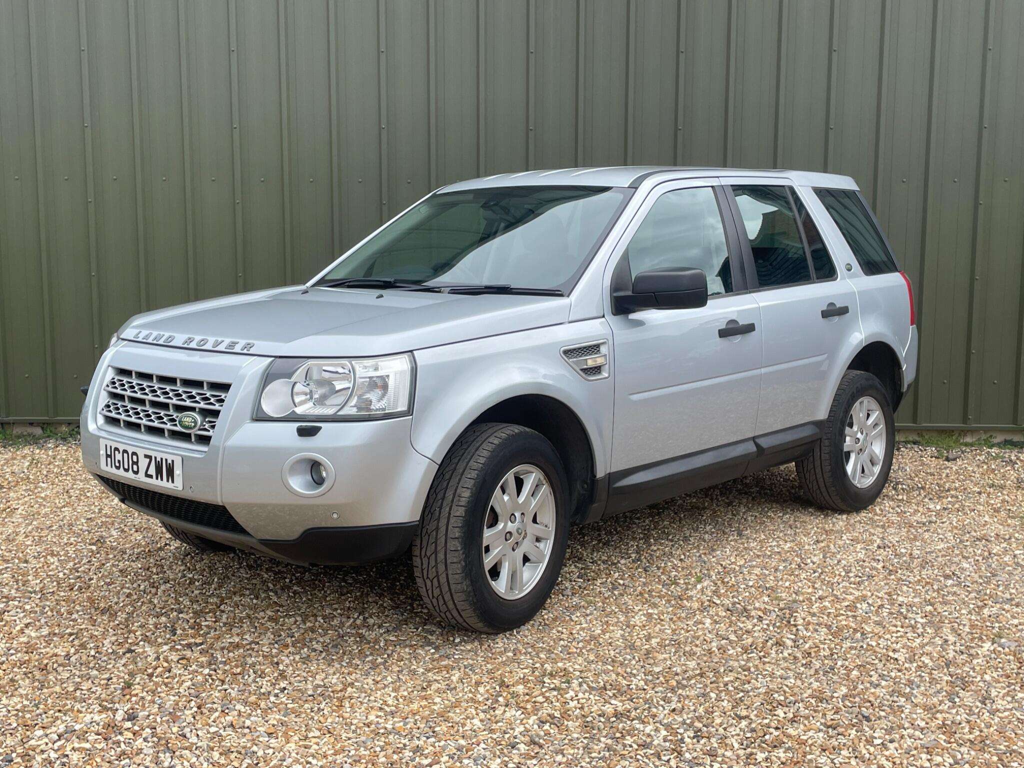 A 2008 LAND ROVER FREELANDER 2 2.2 TD4 XS Auto 4WD Euro 4 5dr A 2008 LAND ROVER FREELANDER 2 2.2 TD4 XS Auto 4WD Euro 4 5dr