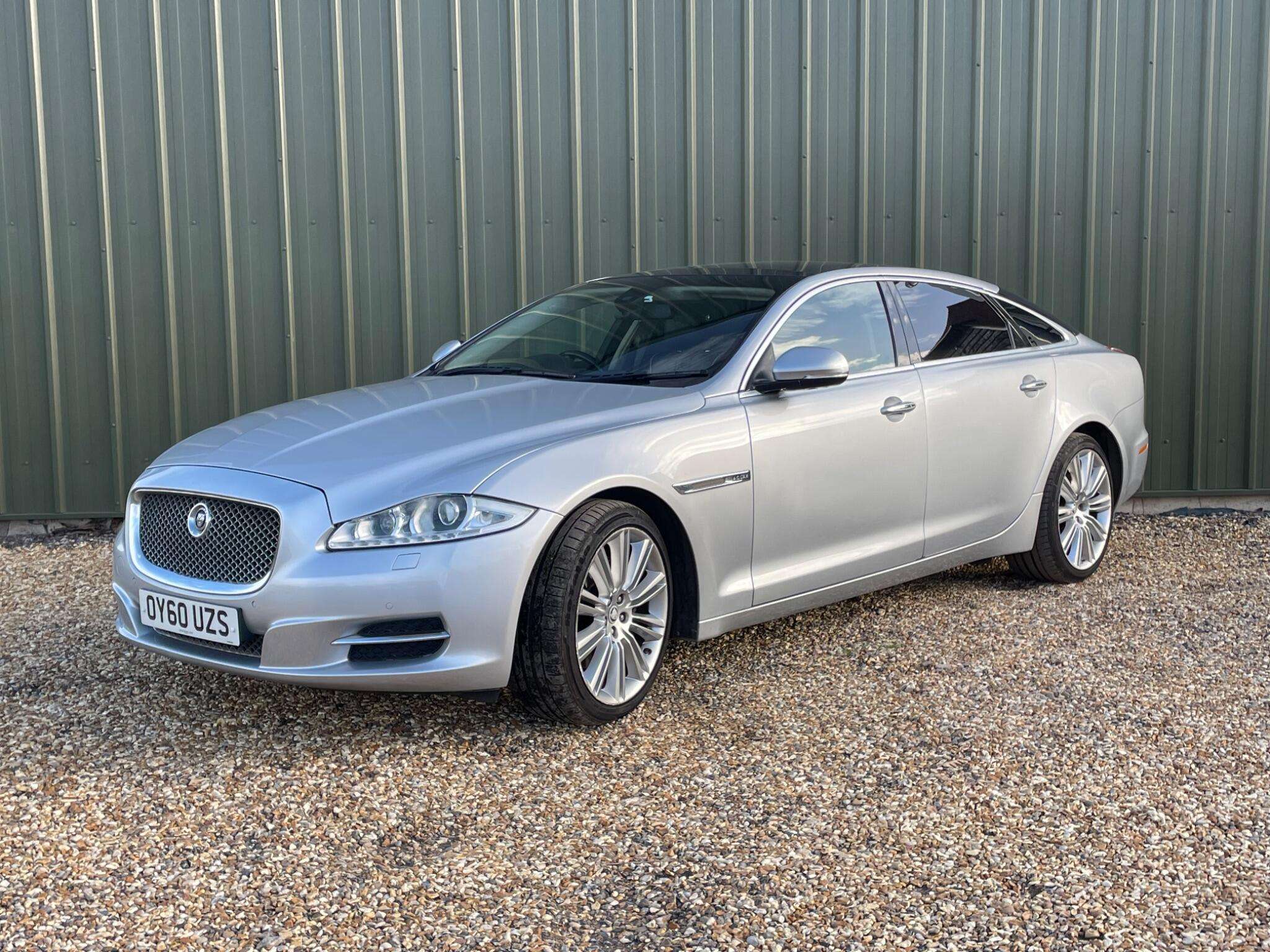 A 2010 JAGUAR XJ 5.0 V8 Portfolio Auto Euro 5 4dr (LWB) A 2010 JAGUAR XJ 5.0 V8 Portfolio Auto Euro 5 4dr (LWB)