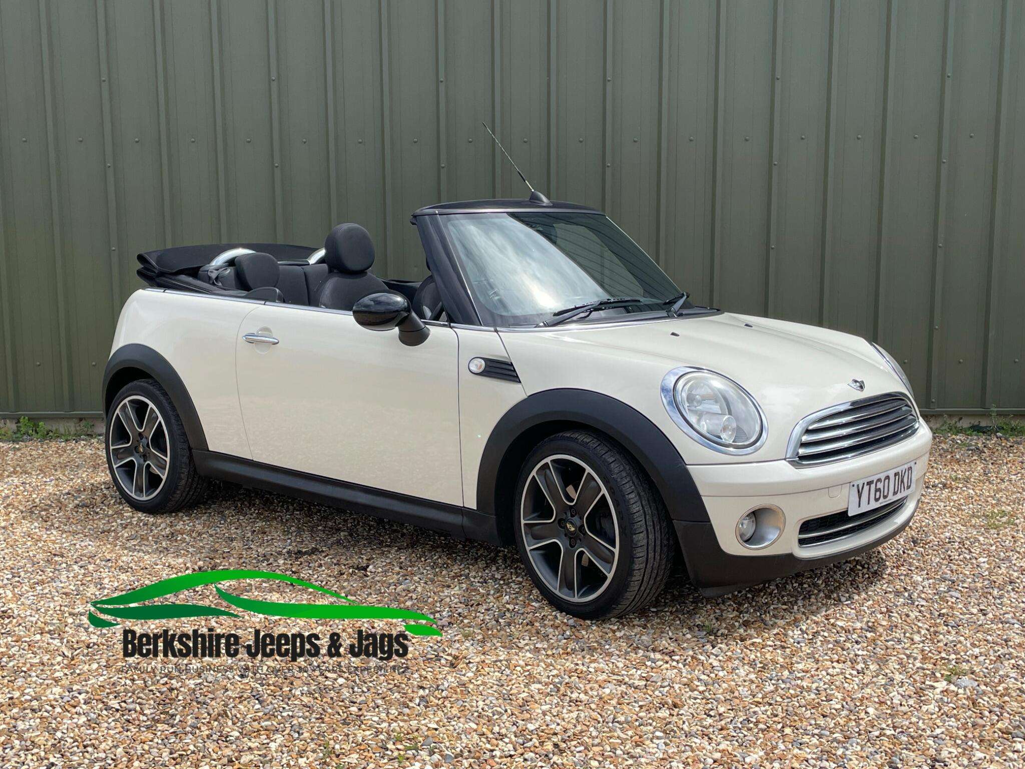 A 2010 MINI CONVERTIBLE 1.6 Cooper Euro 5 2dr A 2010 MINI CONVERTIBLE 1.6 Cooper Euro 5 2dr