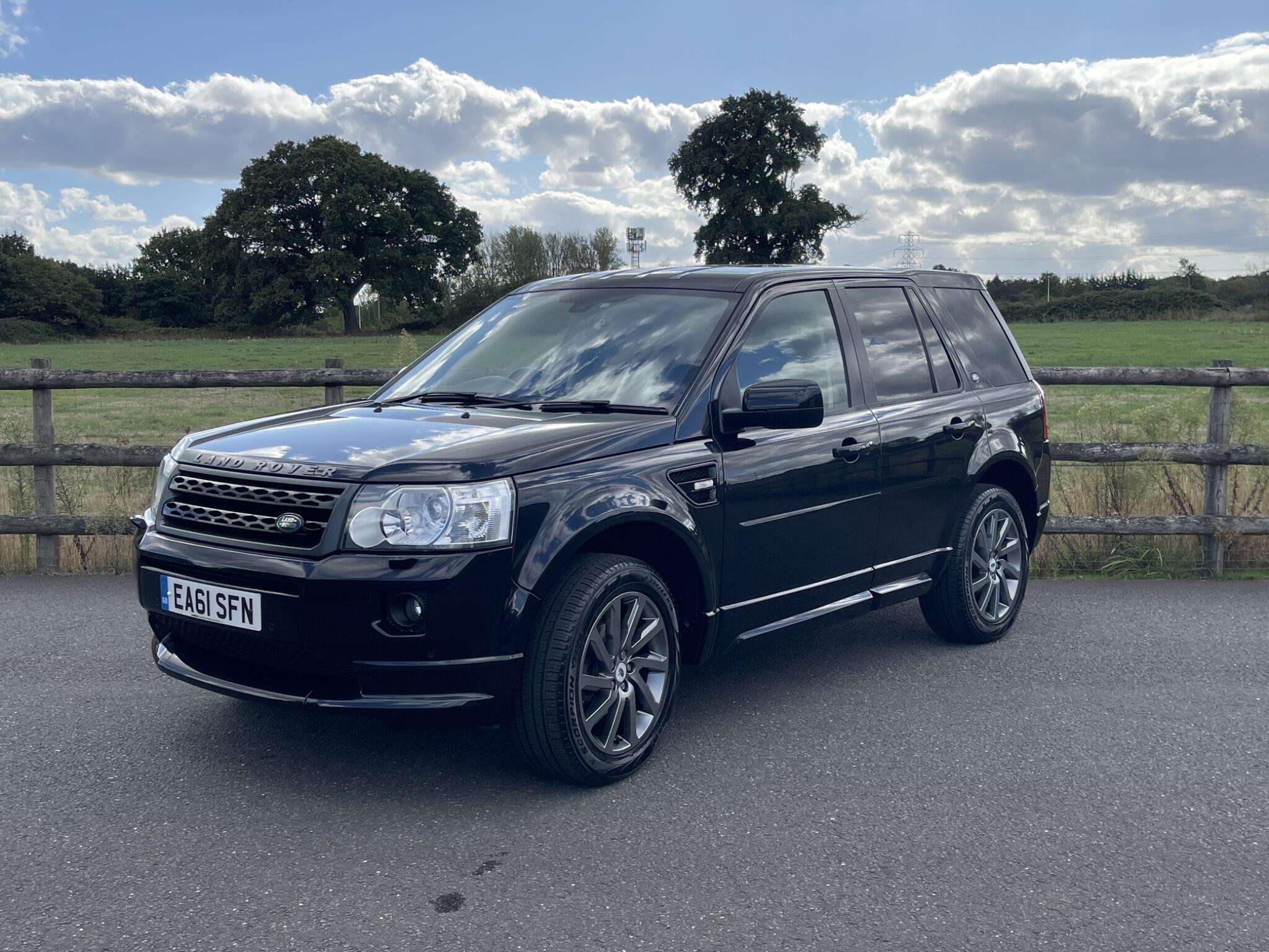 A 2011 LAND ROVER FREELANDER 2 2.2 SD4 Sport LE CommandShift 4WD Euro 5 5dr A 2011 LAND ROVER FREELANDER 2 2.2 SD4 Sport LE CommandShift 4WD Euro 5 5dr