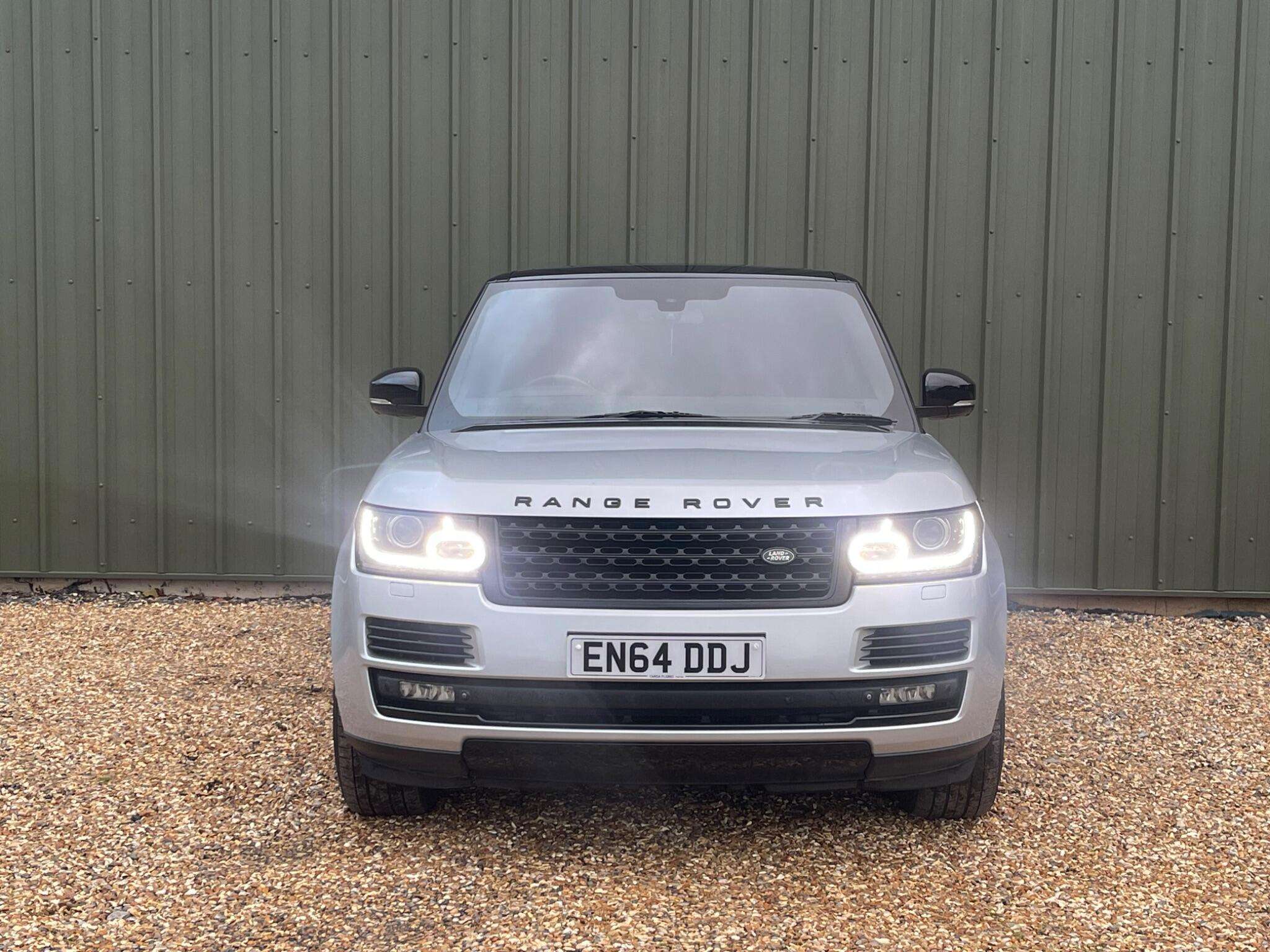 A 2014 LAND ROVER RANGE ROVER 4.4 SD V8 Autobiography Auto 4WD Euro 5 5dr A 2014 LAND ROVER RANGE ROVER 4.4 SD V8 Autobiography Auto 4WD Euro 5 5dr