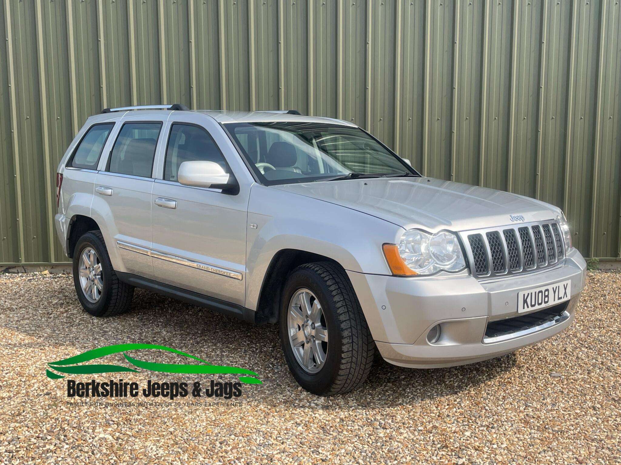 A 2008 JEEP GRAND CHEROKEE 3.0 CRD Limited 4WD 5dr A 2008 JEEP GRAND CHEROKEE 3.0 CRD Limited 4WD 5dr