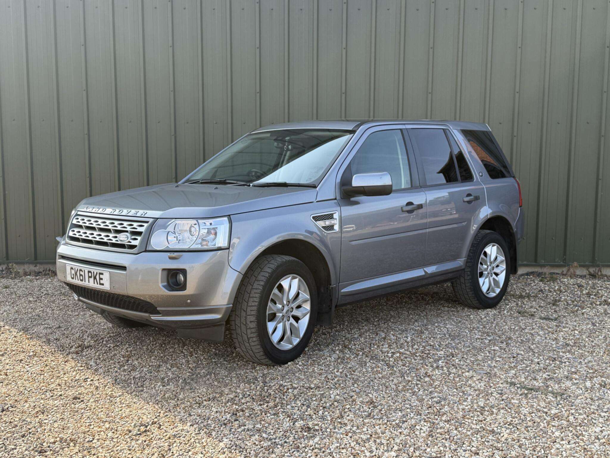 A 2011 LAND ROVER FREELANDER 2 2.2 SD4 HSE CommandShift 4WD Euro 5 5dr A 2011 LAND ROVER FREELANDER 2 2.2 SD4 HSE CommandShift 4WD Euro 5 5dr