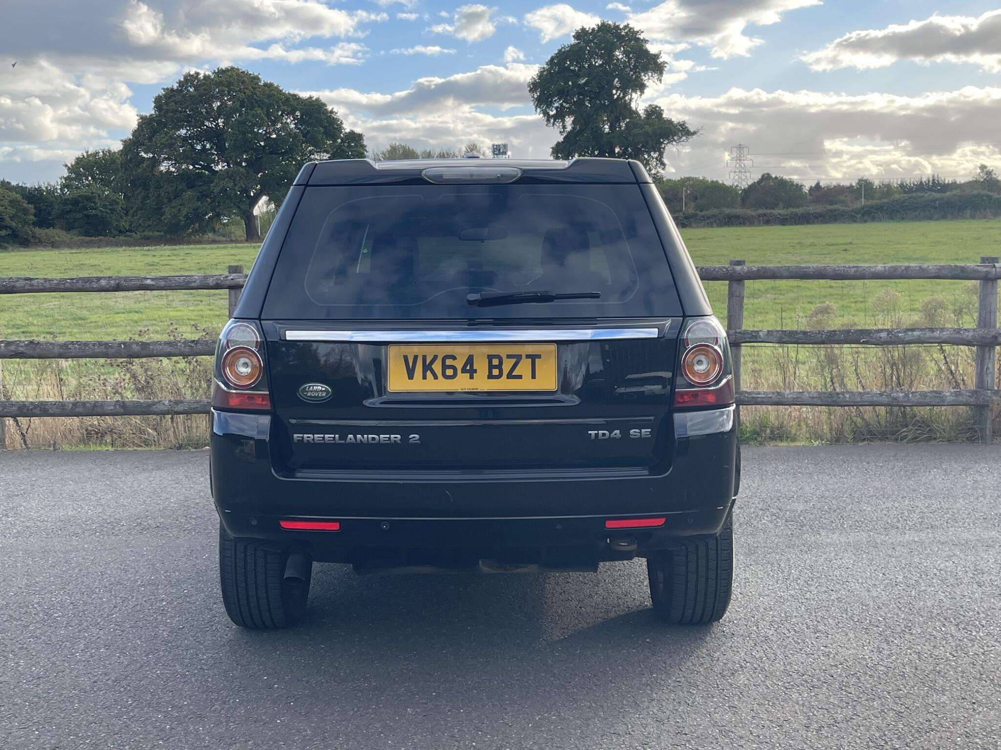 A 2014 LAND ROVER FREELANDER 2 2.2 TD4 SE Tech 4WD Euro 5 (s/s) 5dr A 2014 LAND ROVER FREELANDER 2 2.2 TD4 SE Tech 4WD Euro 5 (s/s) 5dr