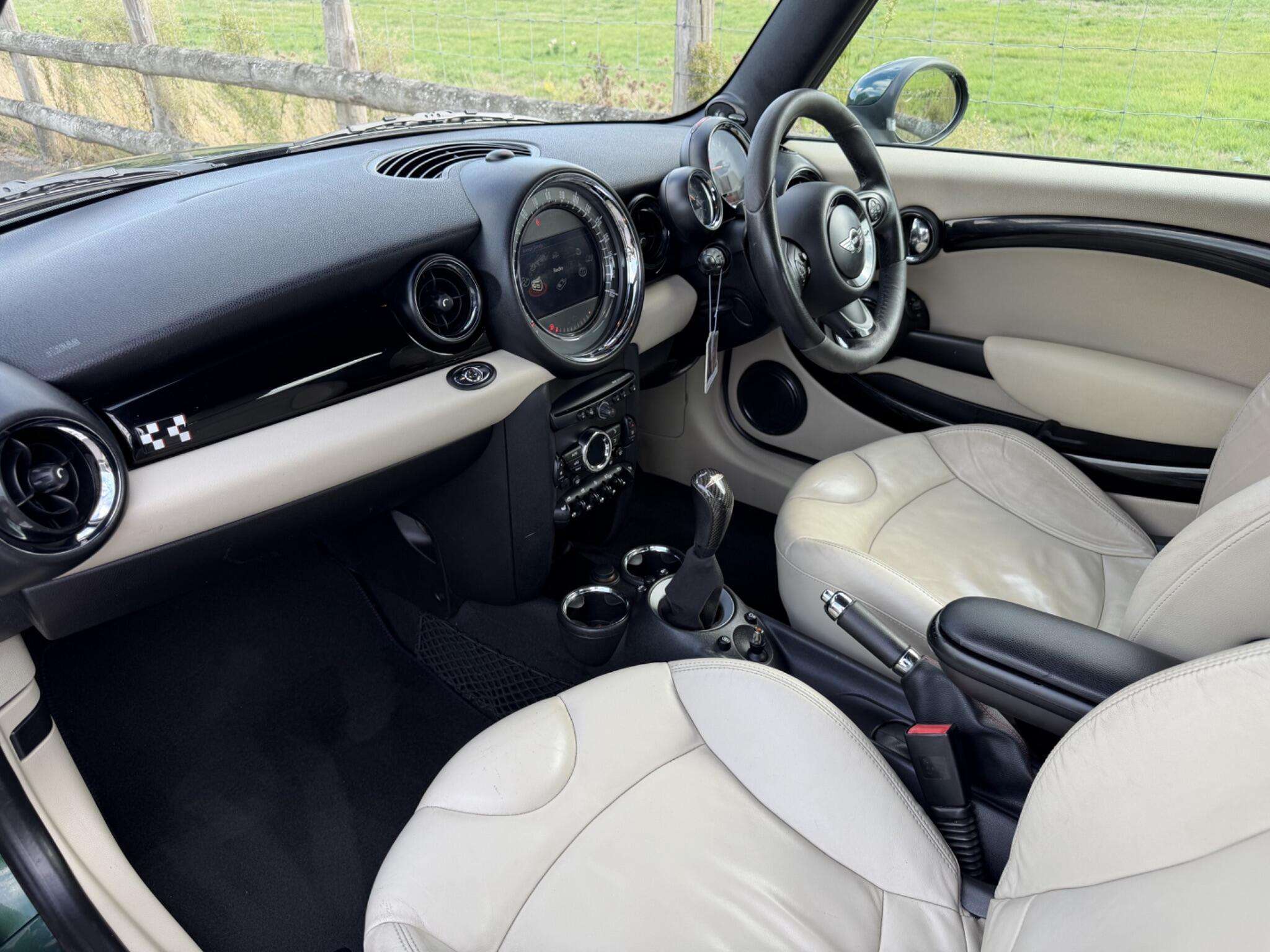 2011 MINI CONVERTIBLE 2011 MINI CONVERTIBLE