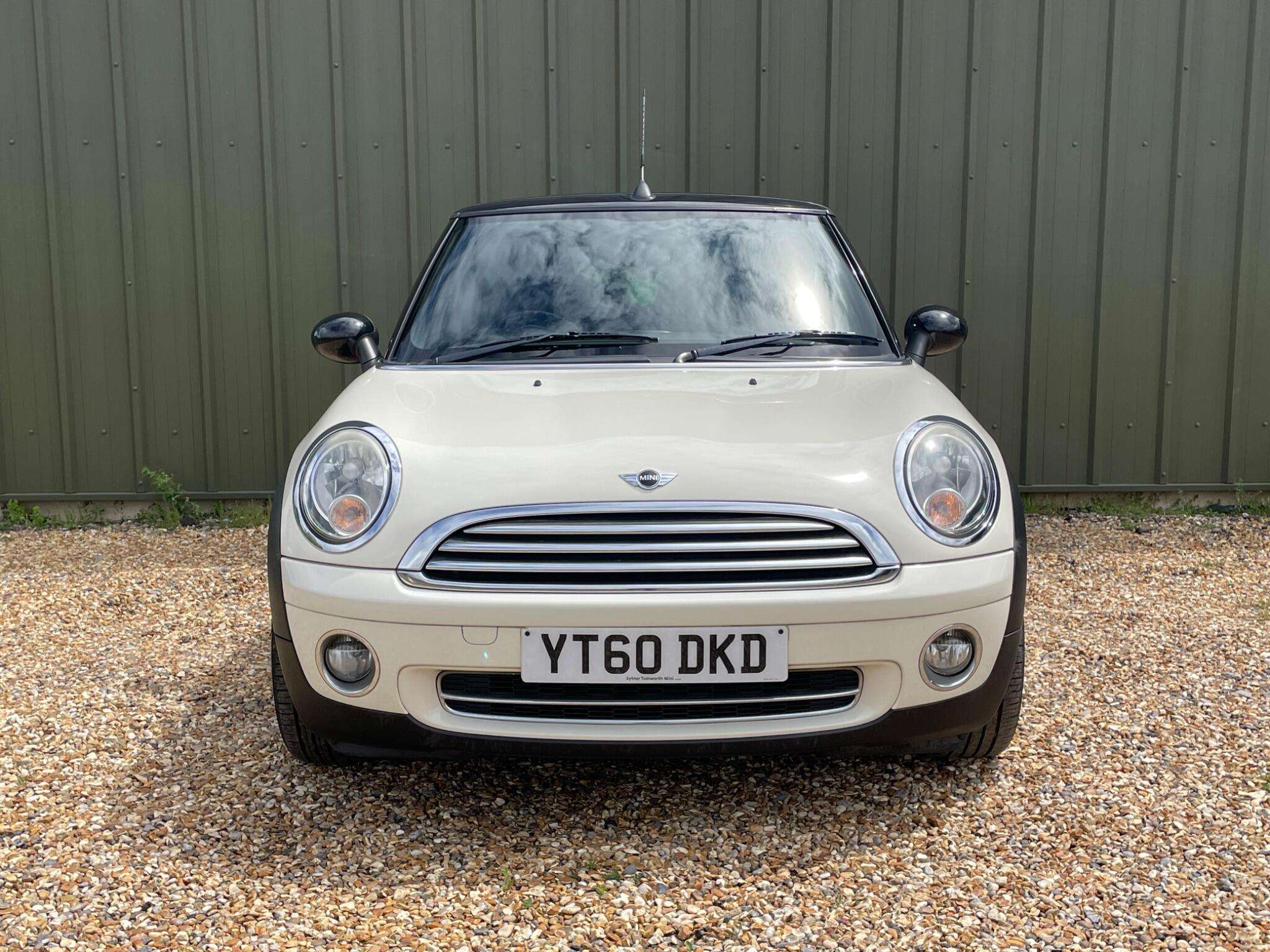 A 2010 MINI CONVERTIBLE 1.6 Cooper Euro 5 2dr A 2010 MINI CONVERTIBLE 1.6 Cooper Euro 5 2dr