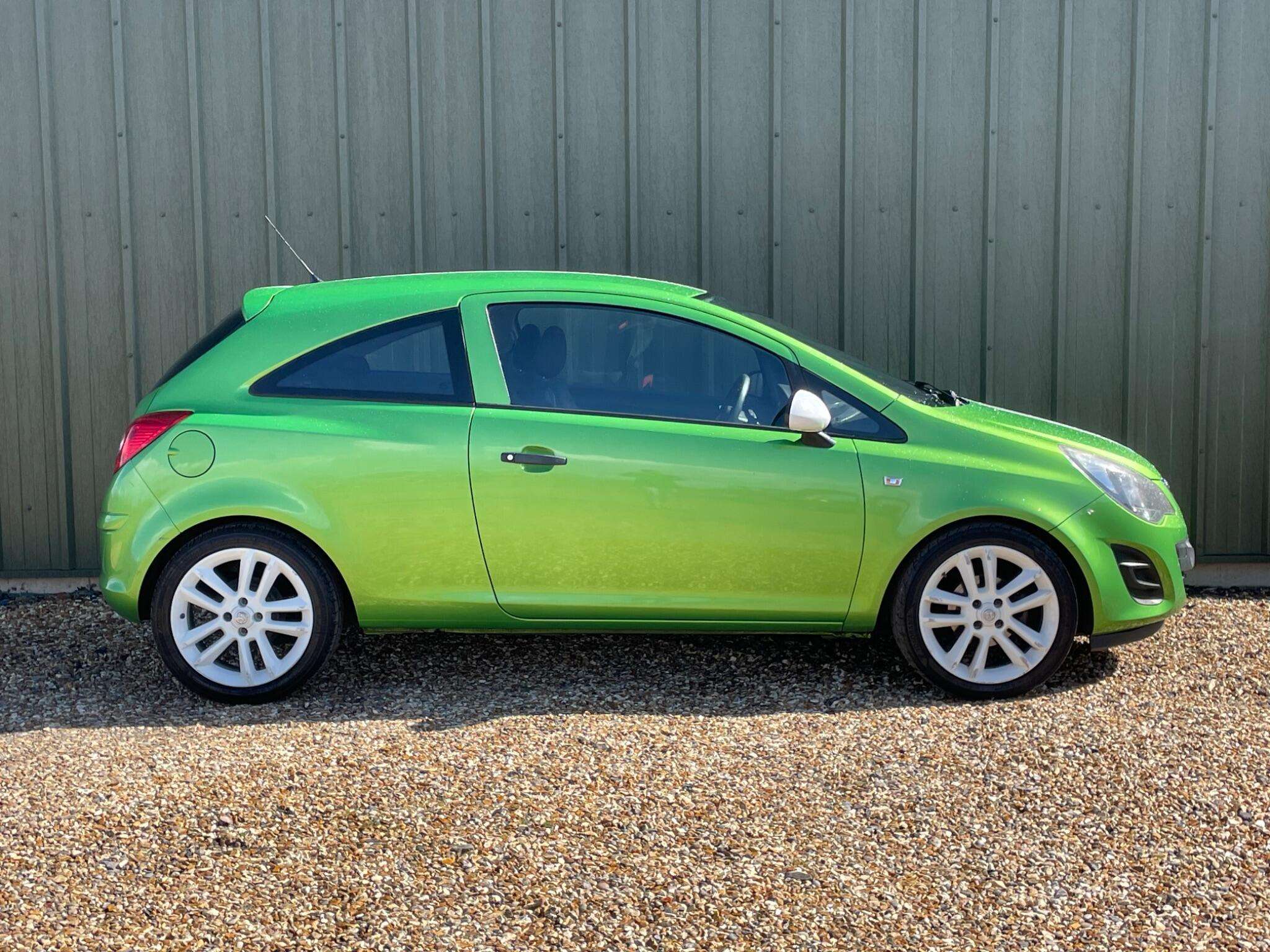 A 2014 VAUXHALL CORSA 1.2 16V Sting Euro 5 3dr (A/C) A 2014 VAUXHALL CORSA 1.2 16V Sting Euro 5 3dr (A/C)