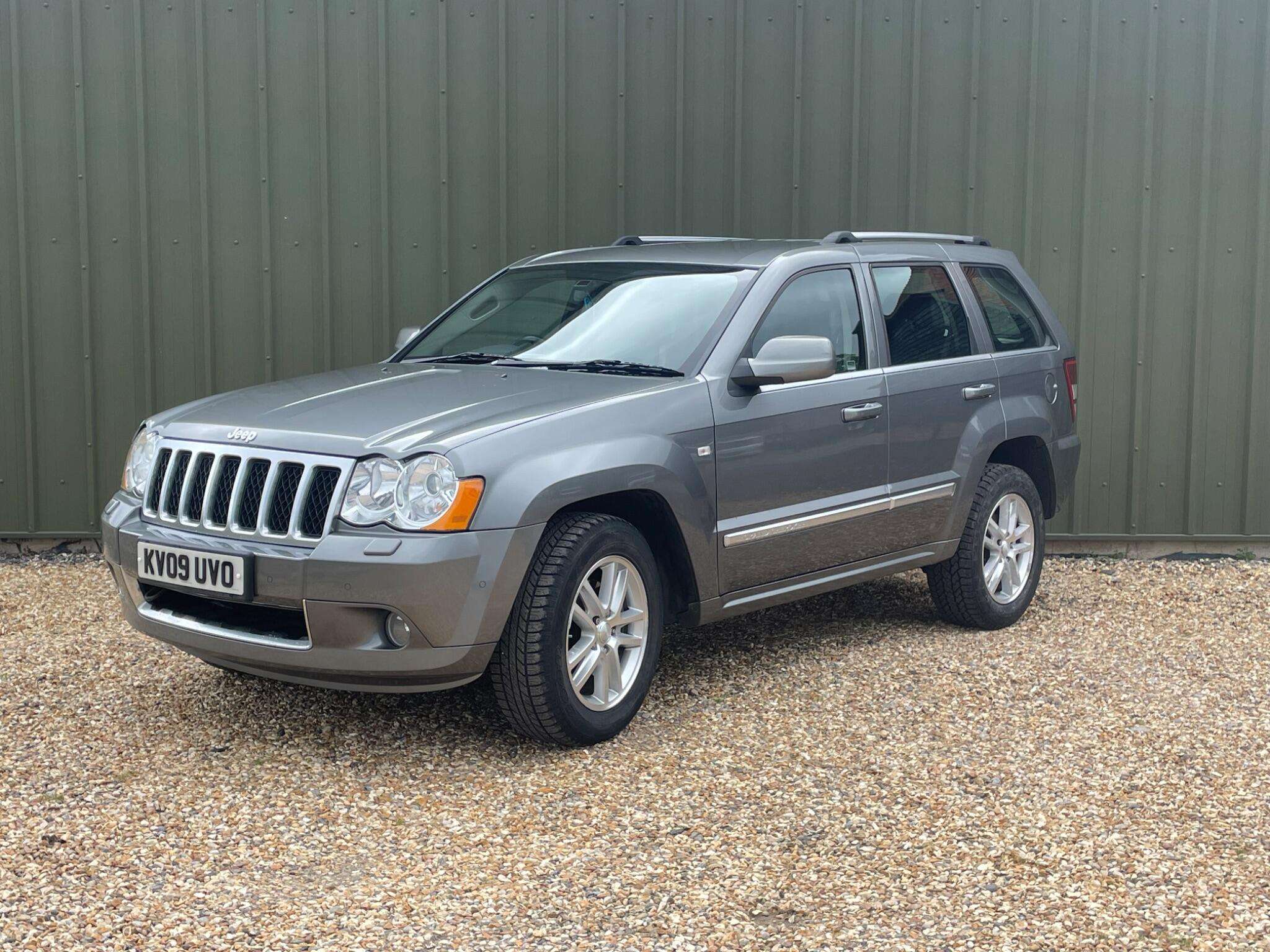 A 2009 JEEP GRAND CHEROKEE 3.0 CRD Overland 4WD 5dr A 2009 JEEP GRAND CHEROKEE 3.0 CRD Overland 4WD 5dr
