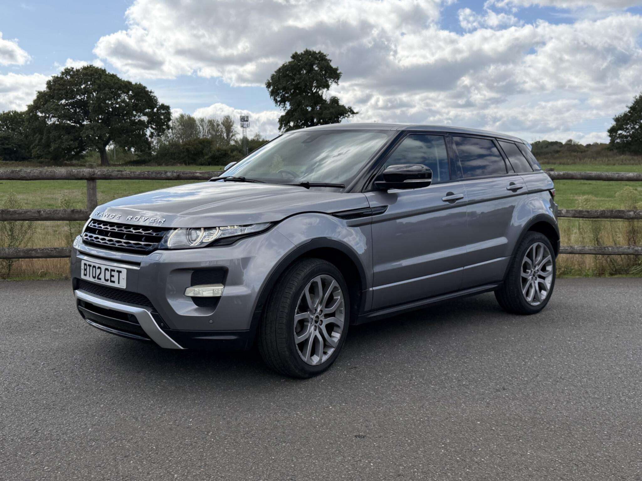 A 2012 LAND ROVER RANGE ROVER EVOQUE 2.2 SD4 Dynamic SUV 5dr Diesel Auto 4WD Euro 5 (s/s) (190 ps) A 2012 LAND ROVER RANGE ROVER EVOQUE 2.2 SD4 Dynamic SUV 5dr Diesel Auto 4WD Euro 5 (s/s) (190 ps)