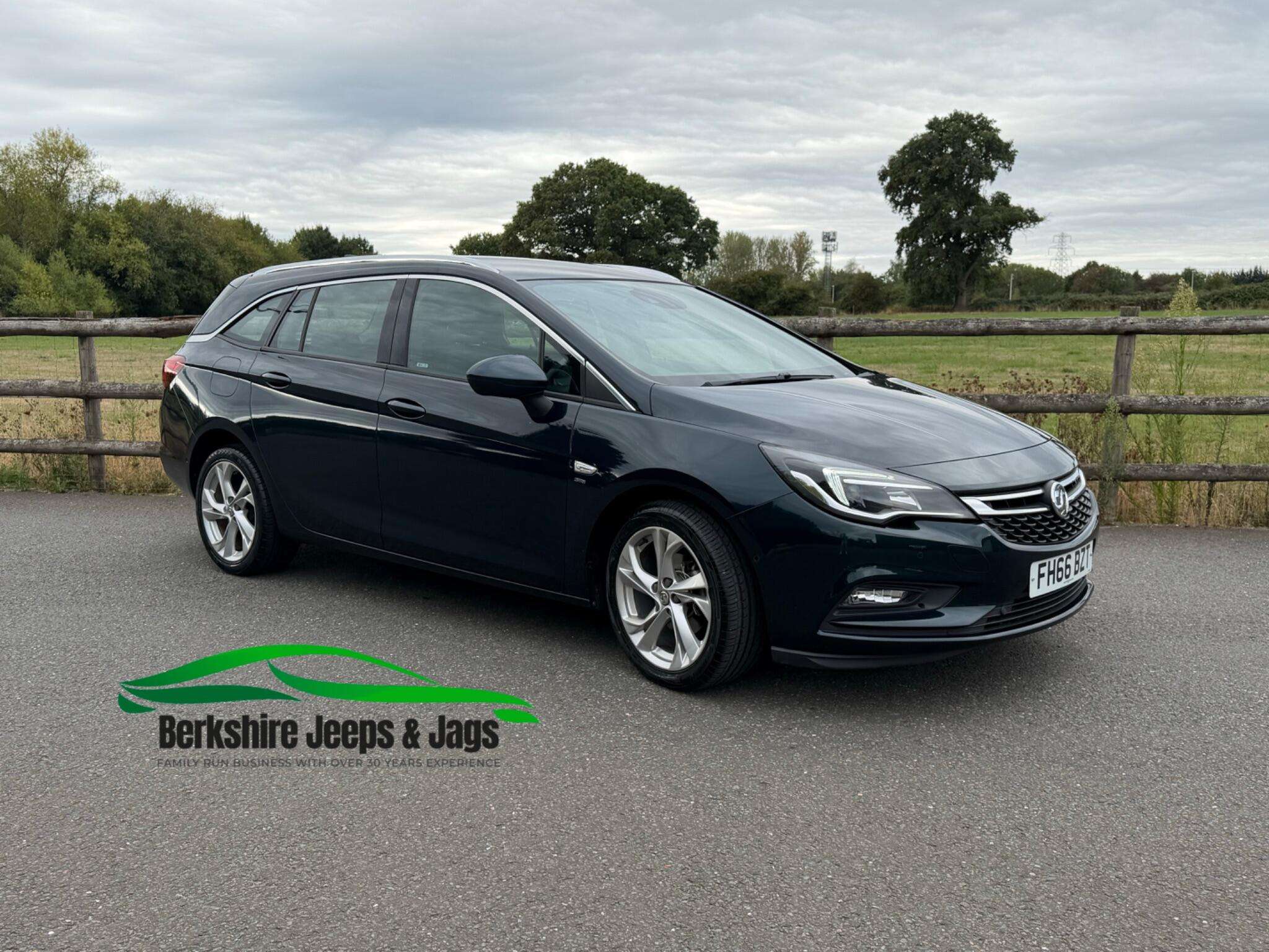 A 2017 VAUXHALL ASTRA 1.6 CDTi SRi Nav Sports Tourer Euro 6 5dr A 2017 VAUXHALL ASTRA 1.6 CDTi SRi Nav Sports Tourer Euro 6 5dr