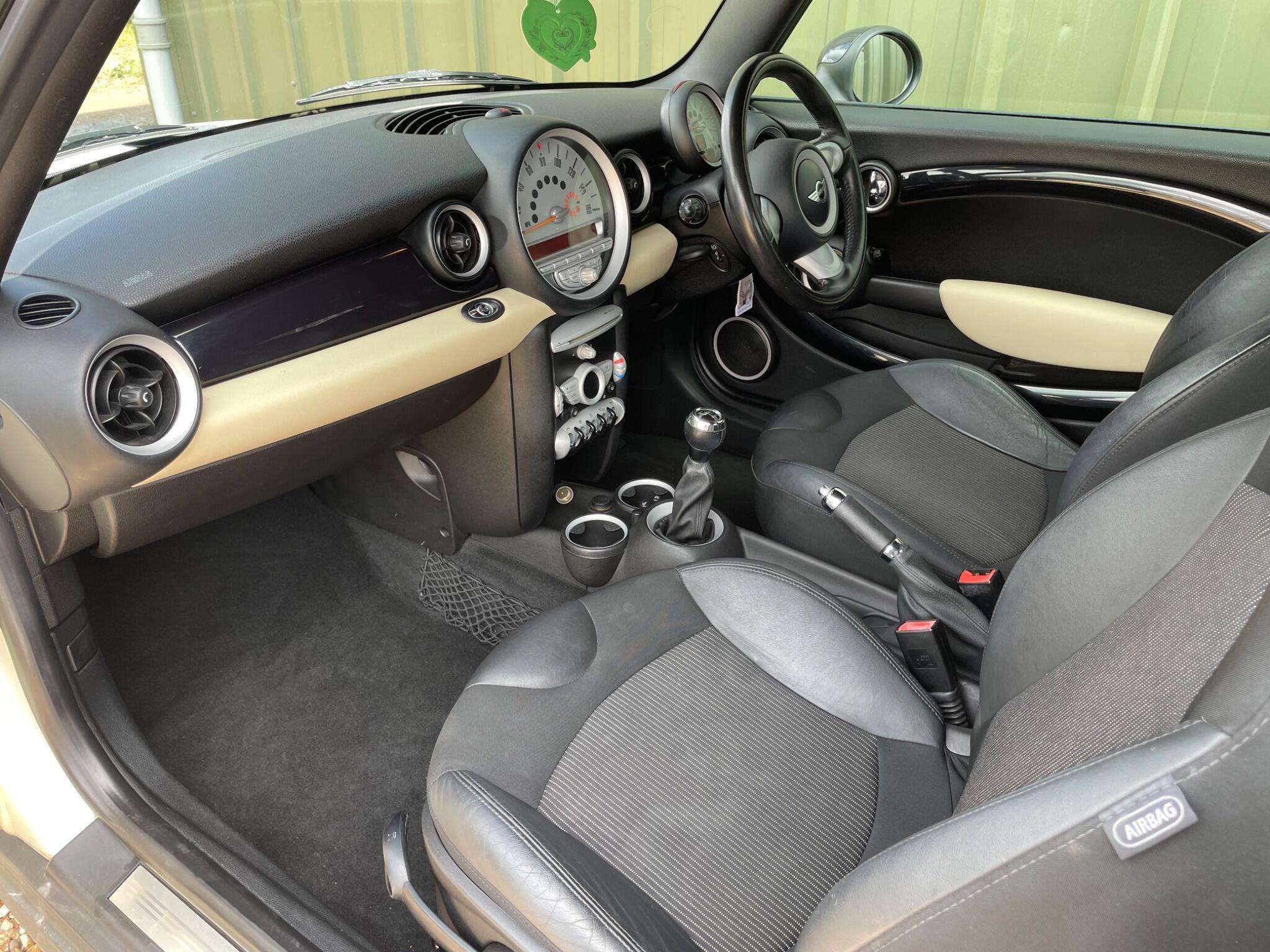 2010 MINI CONVERTIBLE 2010 MINI CONVERTIBLE