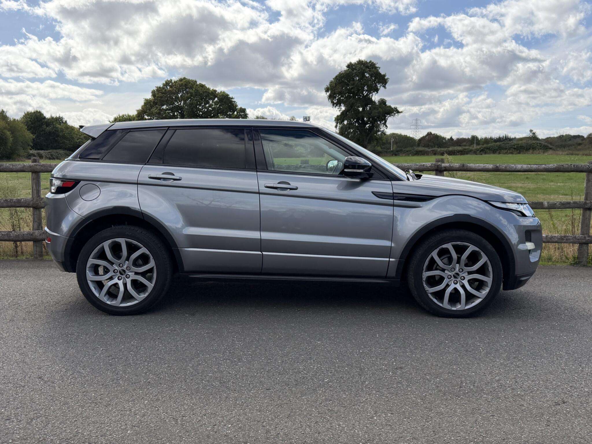 A 2012 LAND ROVER RANGE ROVER EVOQUE 2.2 SD4 Dynamic SUV 5dr Diesel Auto 4WD Euro 5 (s/s) (190 ps) A 2012 LAND ROVER RANGE ROVER EVOQUE 2.2 SD4 Dynamic SUV 5dr Diesel Auto 4WD Euro 5 (s/s) (190 ps)
