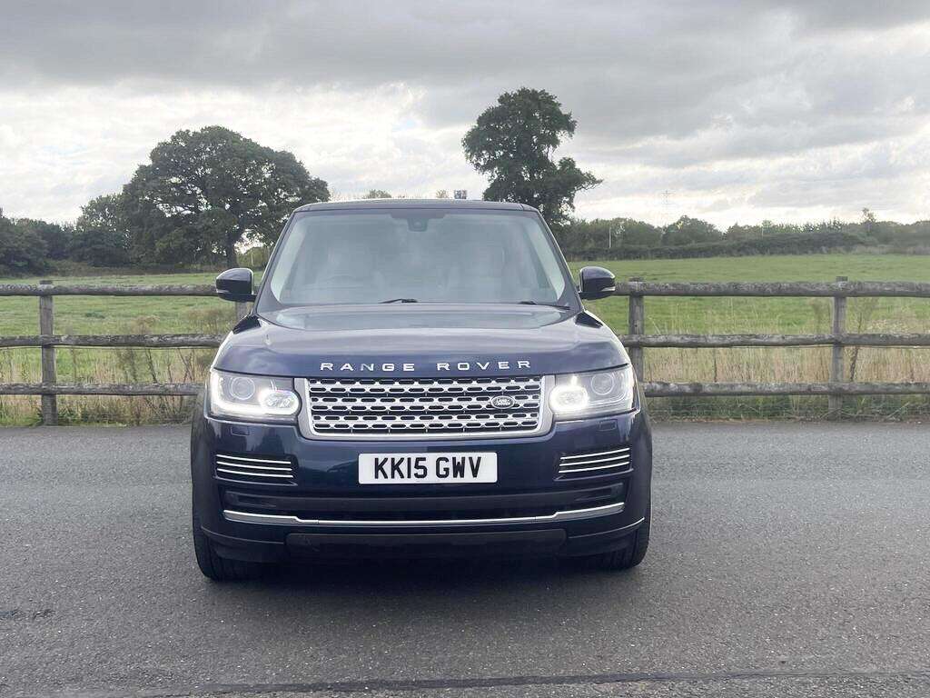 A 2015 LAND ROVER RANGE ROVER 4.4 SD V8 Vogue SE Auto 4WD Euro 6 (s/s) 5dr A 2015 LAND ROVER RANGE ROVER 4.4 SD V8 Vogue SE Auto 4WD Euro 6 (s/s) 5dr