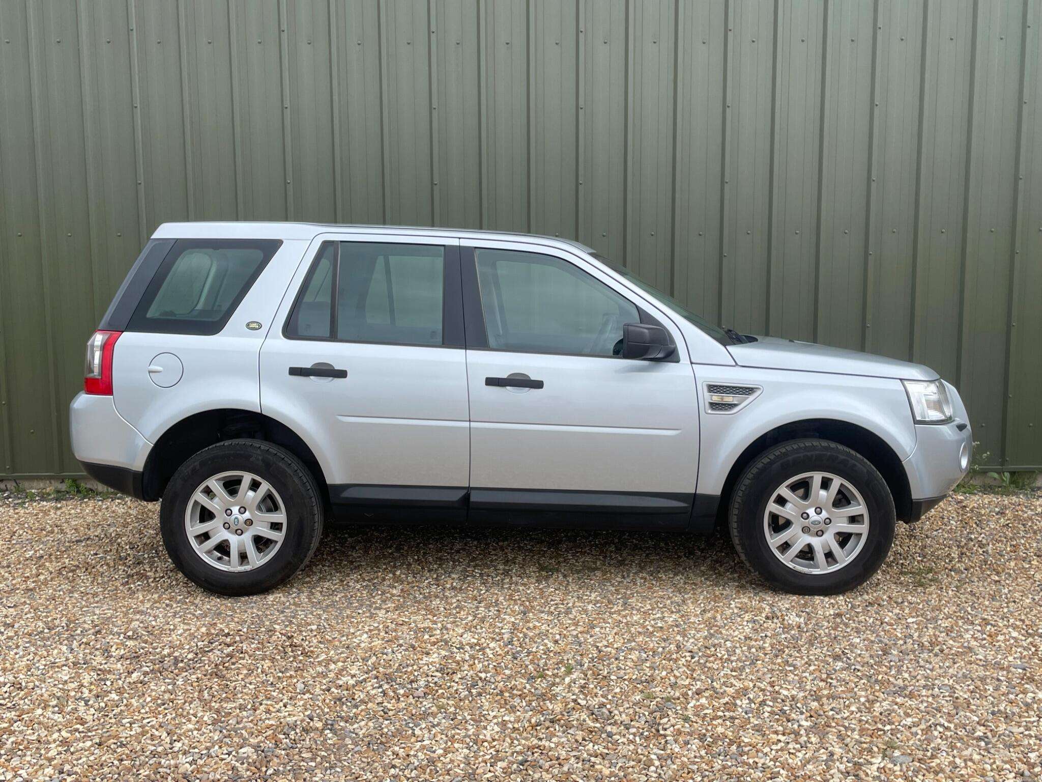 A 2008 LAND ROVER FREELANDER 2 2.2 TD4 XS Auto 4WD Euro 4 5dr A 2008 LAND ROVER FREELANDER 2 2.2 TD4 XS Auto 4WD Euro 4 5dr