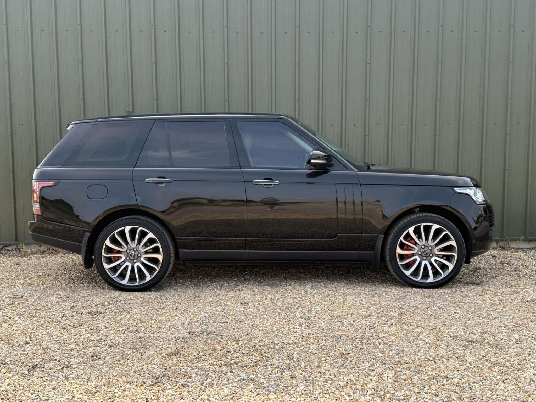 A 2015 LAND ROVER RANGE ROVER 4.4 SD V8 Autobiography Auto 4WD Euro 5 5dr A 2015 LAND ROVER RANGE ROVER 4.4 SD V8 Autobiography Auto 4WD Euro 5 5dr