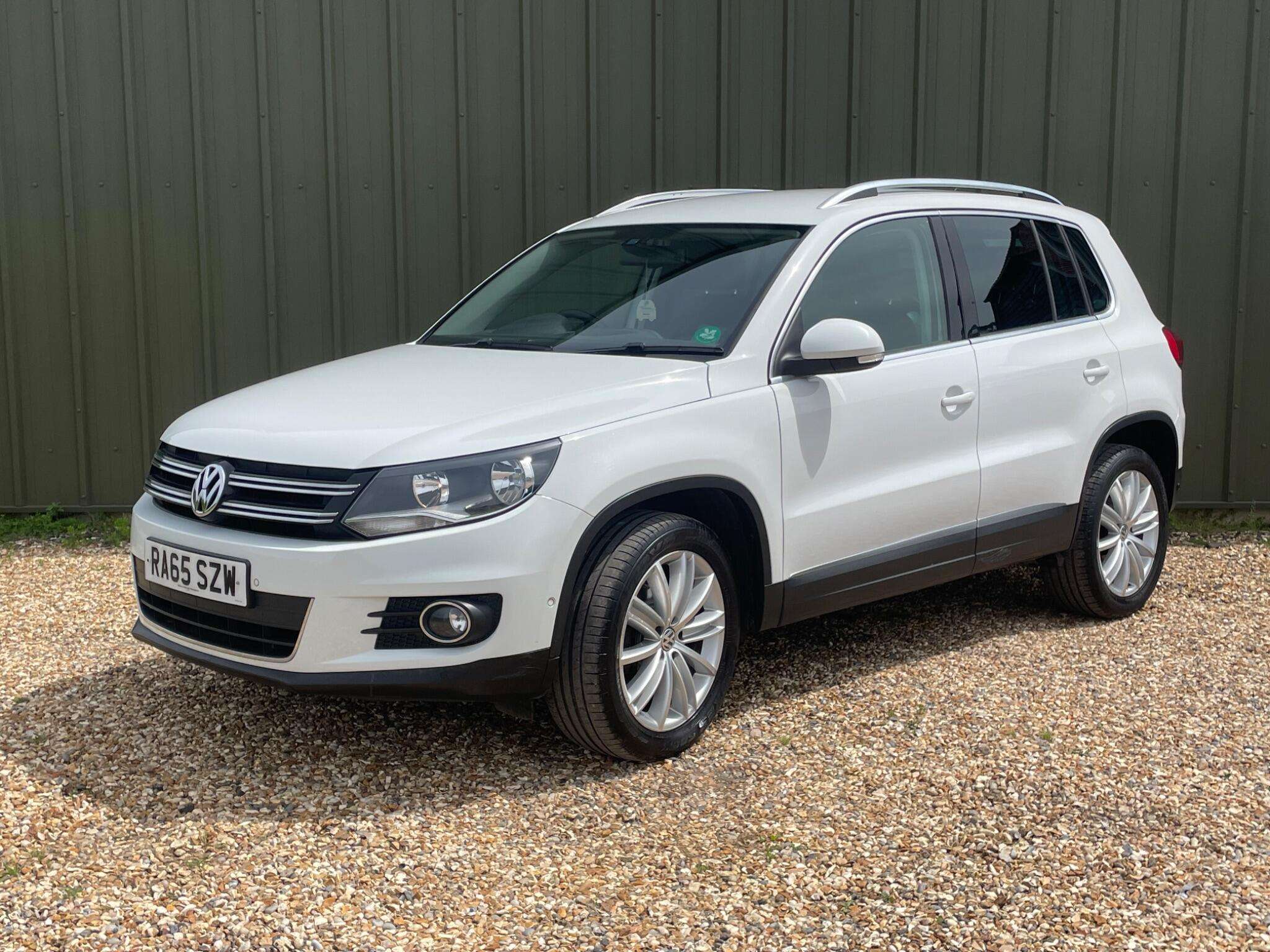 A 2016 VOLKSWAGEN TIGUAN 2.0 TDI BlueMotion Tech Match Edition DSG 4WD Euro 6 (s/s) 5dr A 2016 VOLKSWAGEN TIGUAN 2.0 TDI BlueMotion Tech Match Edition DSG 4WD Euro 6 (s/s) 5dr