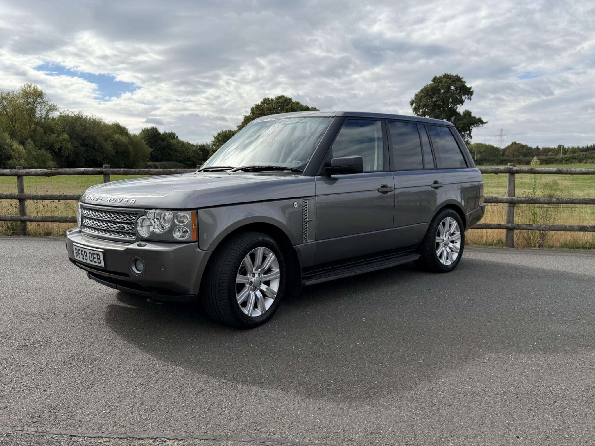 A 2009 LAND ROVER RANGE ROVER 3.6 TD V8 Vogue SE Station Wagon 5dr A 2009 LAND ROVER RANGE ROVER 3.6 TD V8 Vogue SE Station Wagon 5dr
