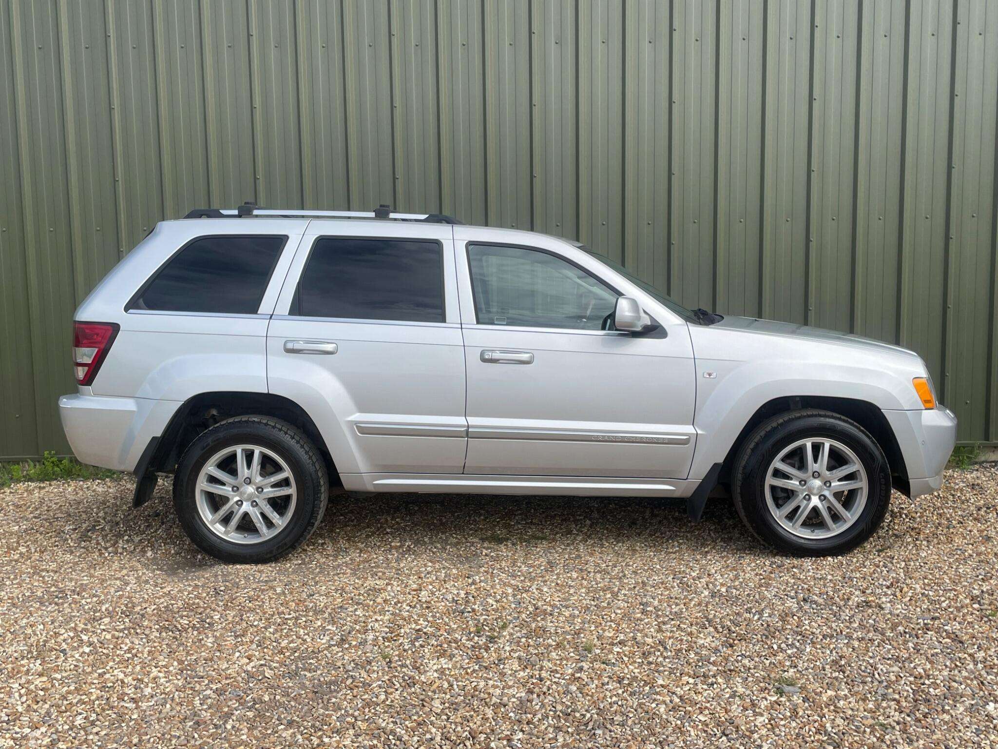A 2009 JEEP GRAND CHEROKEE 3.0 CRD Overland 4WD 5dr A 2009 JEEP GRAND CHEROKEE 3.0 CRD Overland 4WD 5dr