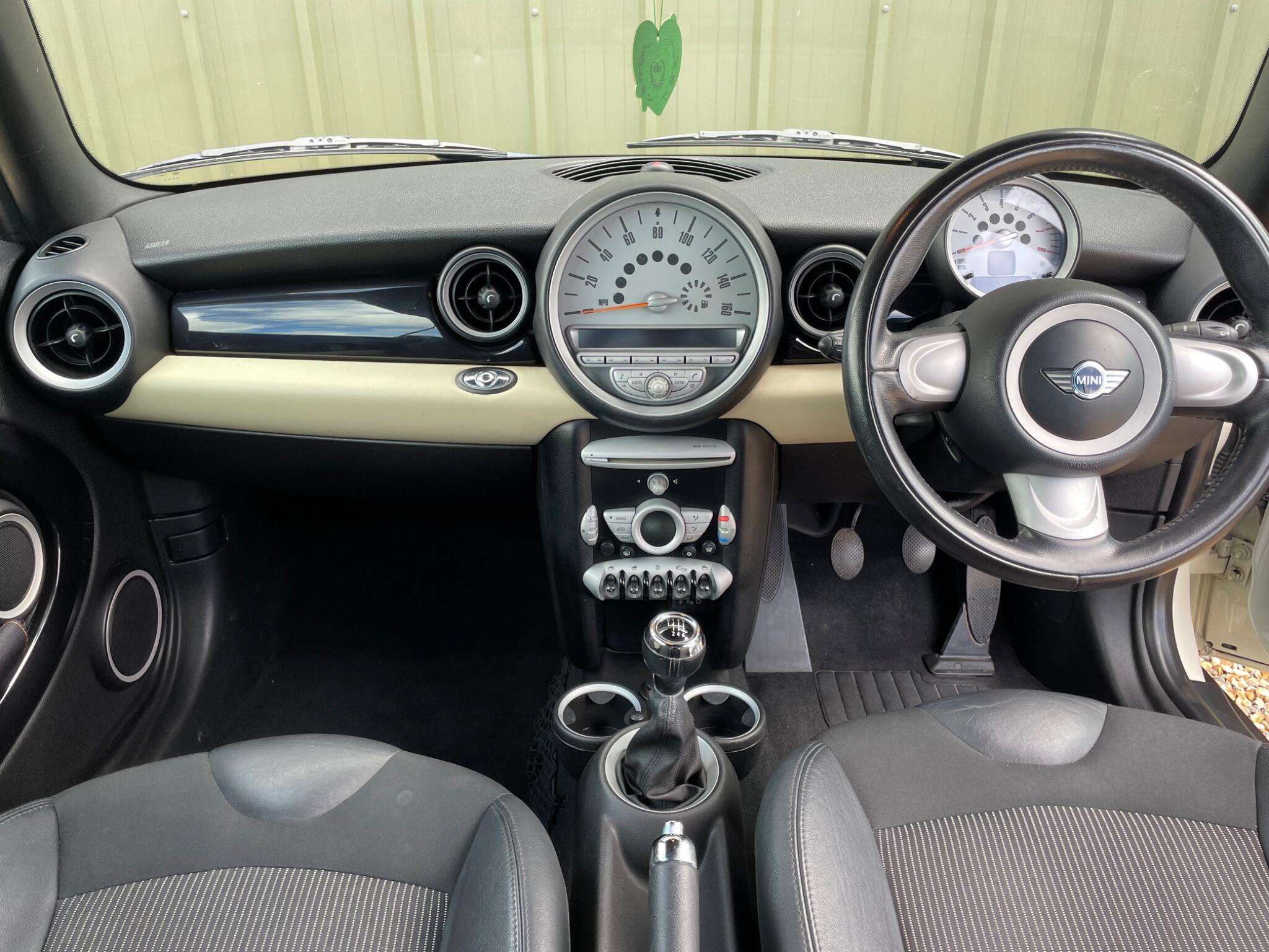 2010 MINI CONVERTIBLE 2010 MINI CONVERTIBLE