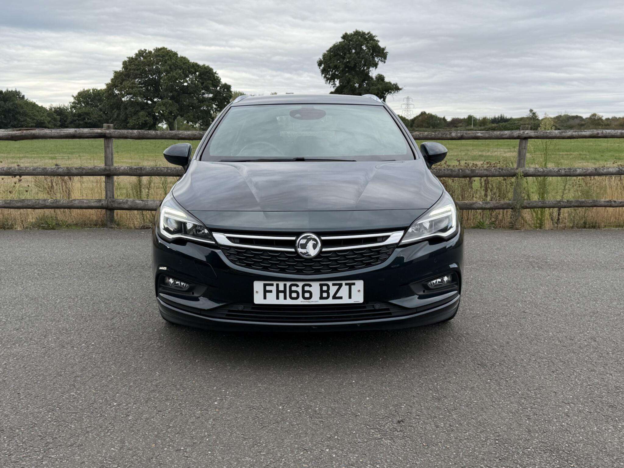 A 2017 VAUXHALL ASTRA 1.6 CDTi SRi Nav Sports Tourer Euro 6 5dr A 2017 VAUXHALL ASTRA 1.6 CDTi SRi Nav Sports Tourer Euro 6 5dr