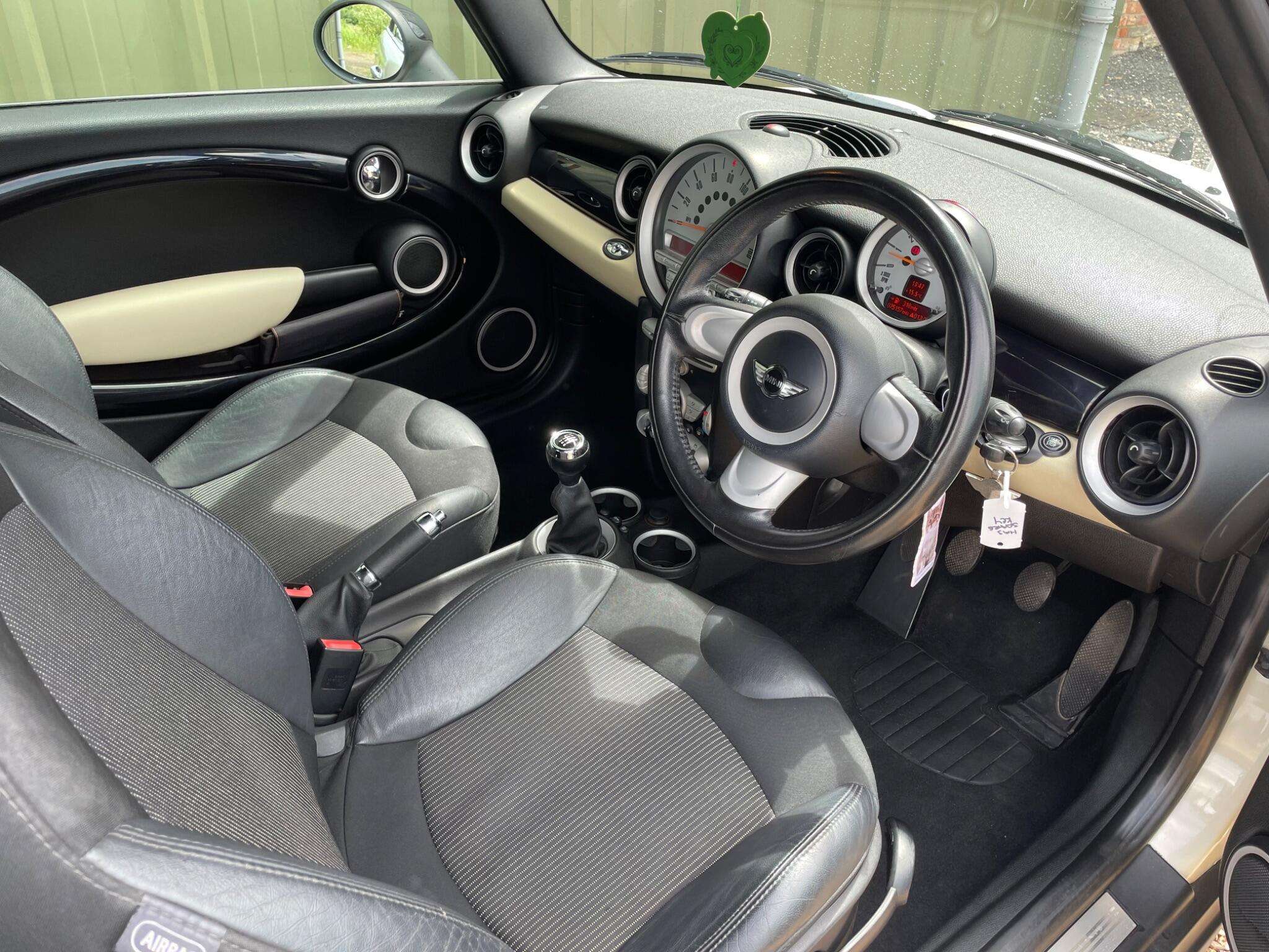 2010 MINI CONVERTIBLE 2010 MINI CONVERTIBLE