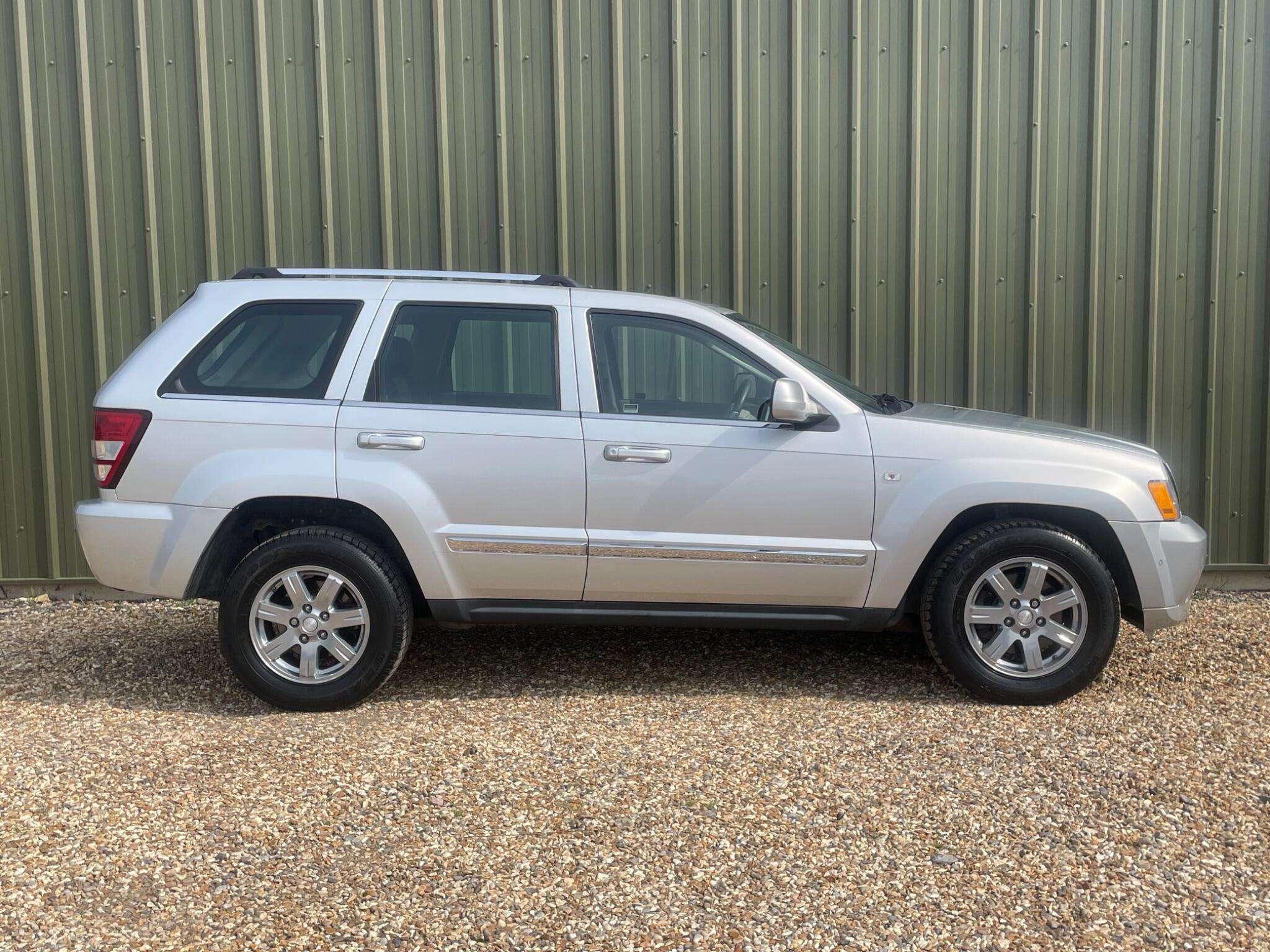 A 2008 JEEP GRAND CHEROKEE 3.0 CRD Limited 4WD 5dr A 2008 JEEP GRAND CHEROKEE 3.0 CRD Limited 4WD 5dr
