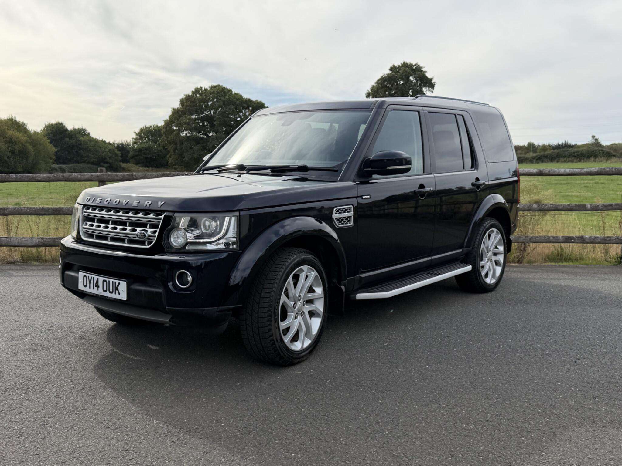 A 2014 LAND ROVER DISCOVERY 4 3.0 SD V6 HSE Auto 4WD Euro 5 (s/s) 5dr A 2014 LAND ROVER DISCOVERY 4 3.0 SD V6 HSE Auto 4WD Euro 5 (s/s) 5dr