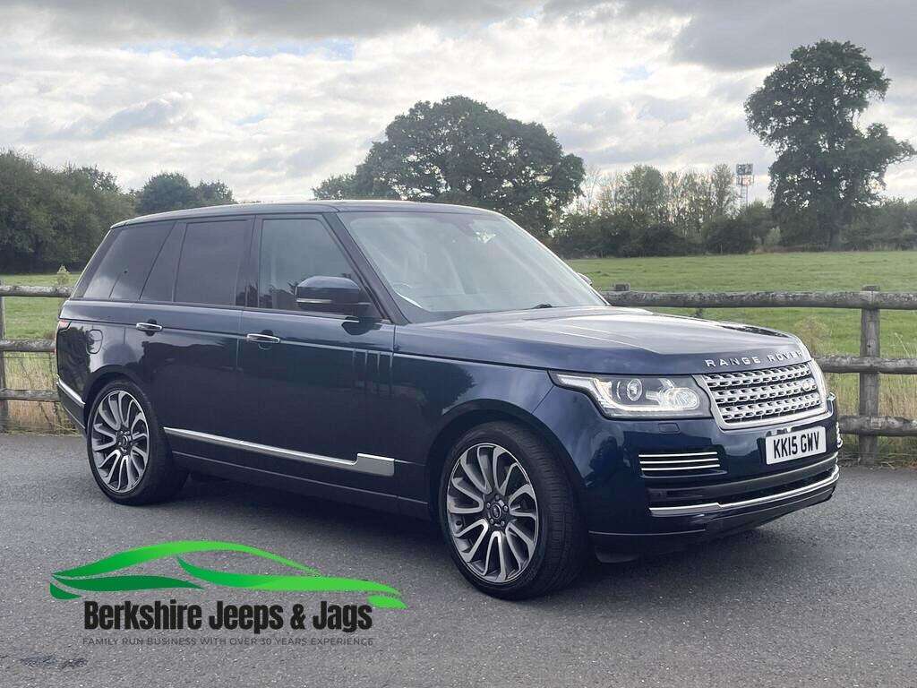 A 2015 LAND ROVER RANGE ROVER 4.4 SD V8 Vogue SE Auto 4WD Euro 6 (s/s) 5dr A 2015 LAND ROVER RANGE ROVER 4.4 SD V8 Vogue SE Auto 4WD Euro 6 (s/s) 5dr