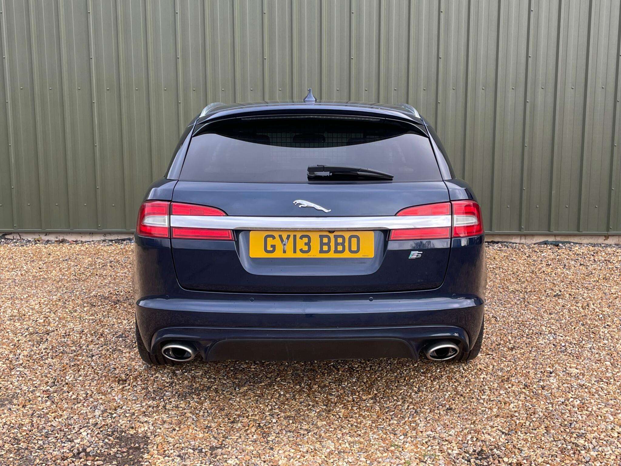 A 2013 JAGUAR XF 3.0d S V6 Premium Luxury Sportbrake Auto Euro 5 (s/s) 5dr A 2013 JAGUAR XF 3.0d S V6 Premium Luxury Sportbrake Auto Euro 5 (s/s) 5dr