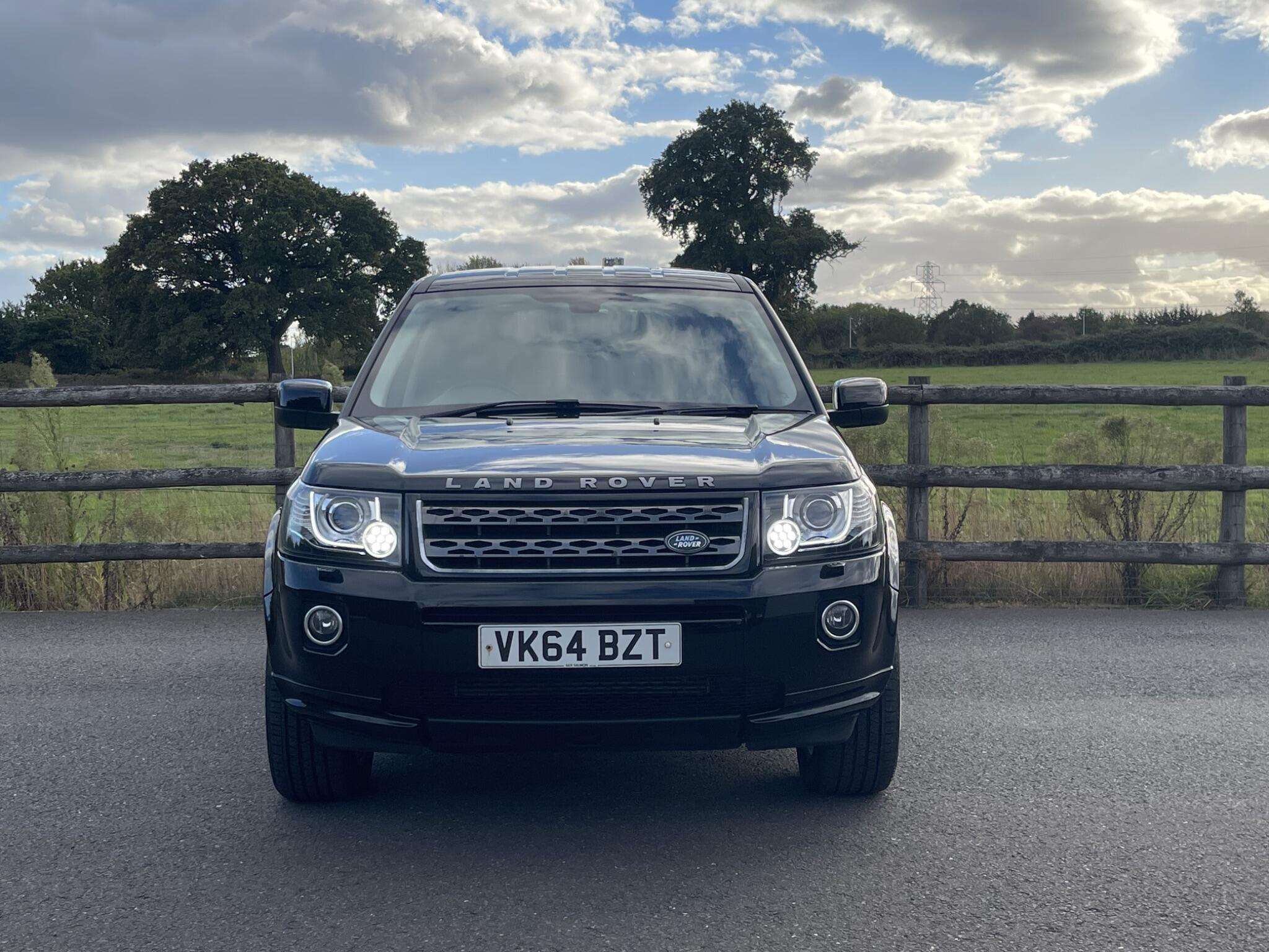 A 2014 LAND ROVER FREELANDER 2 2.2 TD4 SE Tech 4WD Euro 5 (s/s) 5dr A 2014 LAND ROVER FREELANDER 2 2.2 TD4 SE Tech 4WD Euro 5 (s/s) 5dr