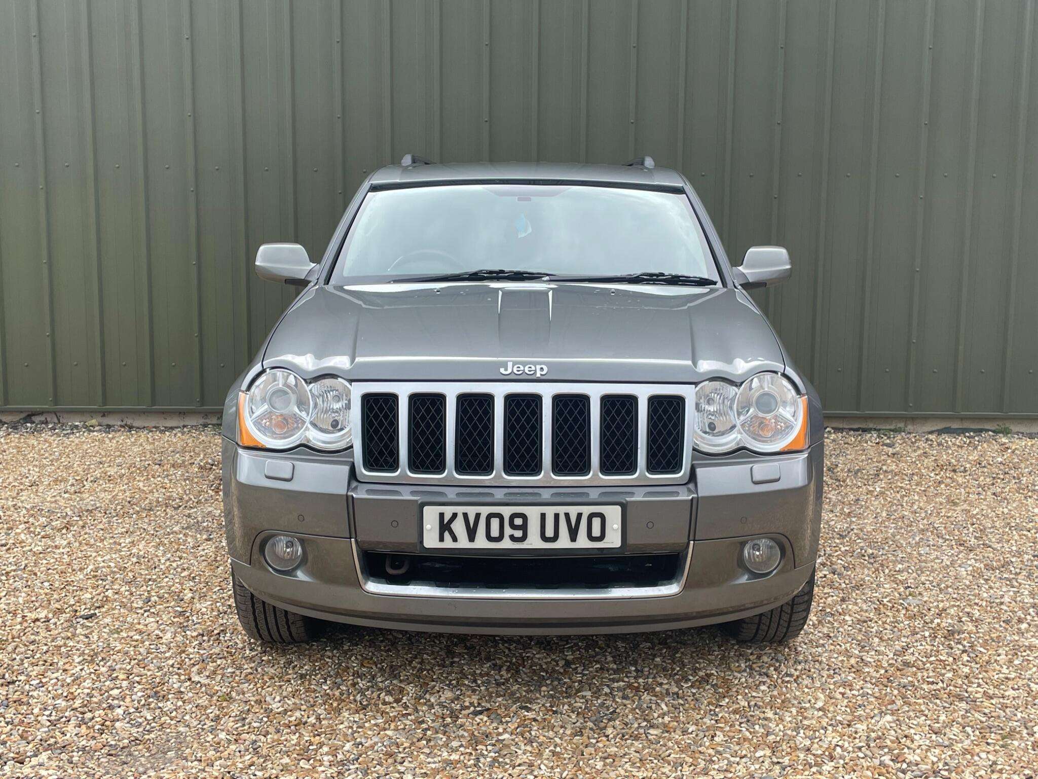 A 2009 JEEP GRAND CHEROKEE 3.0 CRD Overland 4WD 5dr A 2009 JEEP GRAND CHEROKEE 3.0 CRD Overland 4WD 5dr
