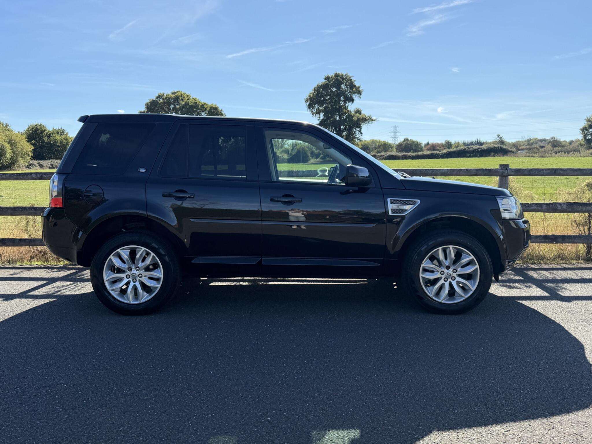A 2014 LAND ROVER FREELANDER 2 2.2 SD4 HSE CommandShift 4WD Euro 5 5dr A 2014 LAND ROVER FREELANDER 2 2.2 SD4 HSE CommandShift 4WD Euro 5 5dr
