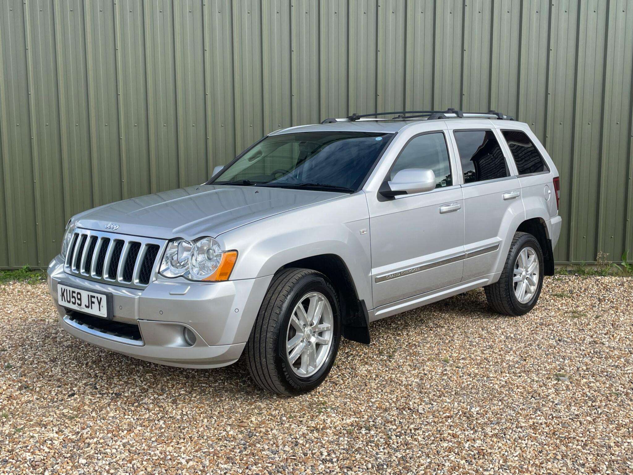 A 2009 JEEP GRAND CHEROKEE 3.0 CRD Overland 4WD 5dr A 2009 JEEP GRAND CHEROKEE 3.0 CRD Overland 4WD 5dr