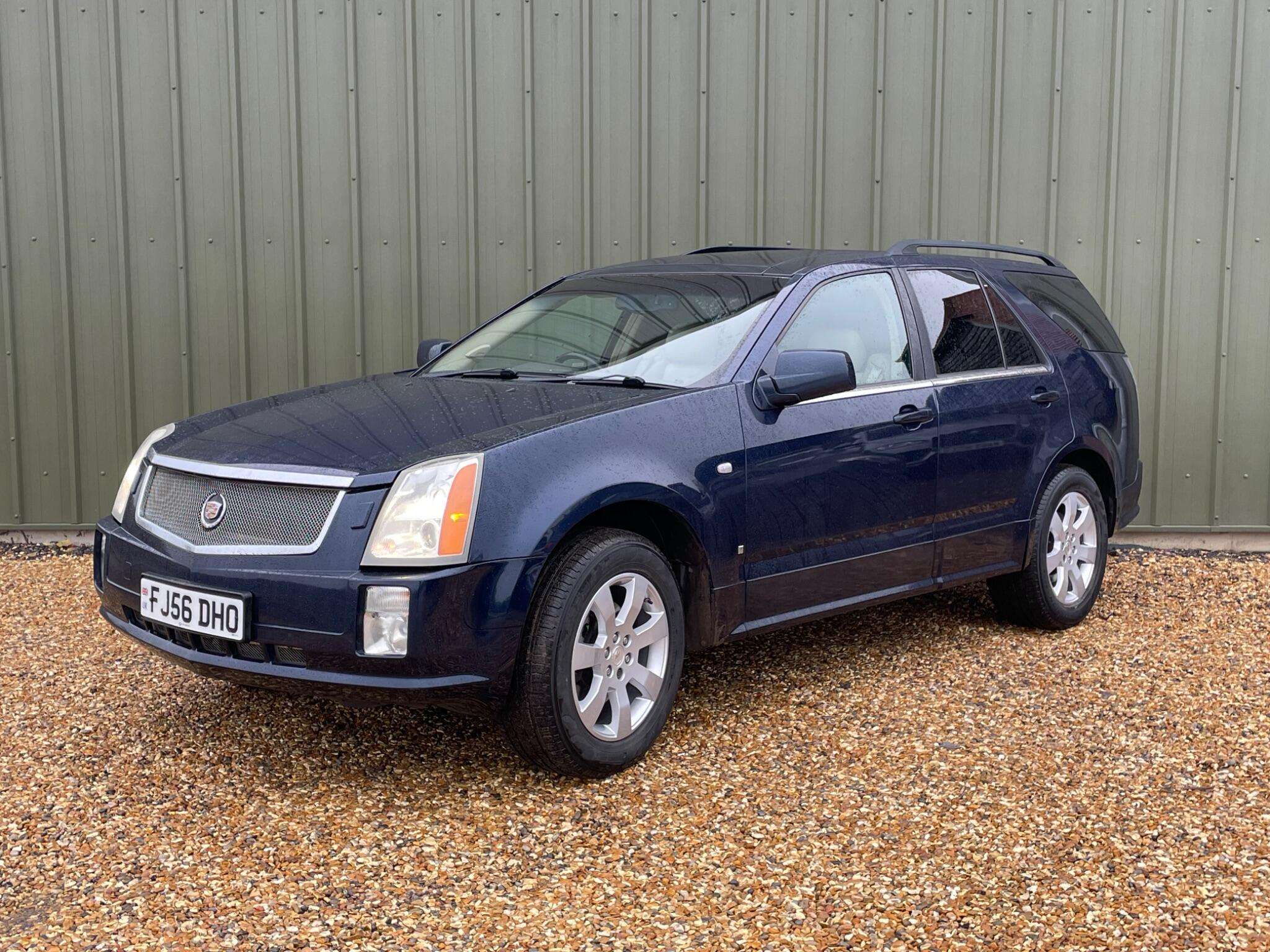 A 2007 CADILLAC SRX 3.6 Sport Luxury 4WD 5dr A 2007 CADILLAC SRX 3.6 Sport Luxury 4WD 5dr