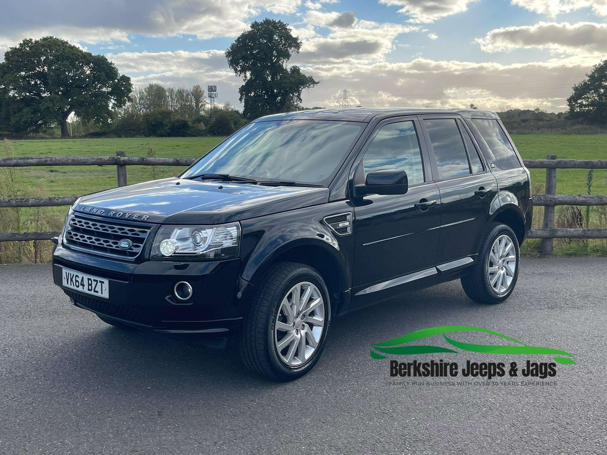 A 2014 LAND ROVER FREELANDER 2 2.2 TD4 SE Tech 4WD Euro 5 (s/s) 5dr A 2014 LAND ROVER FREELANDER 2 2.2 TD4 SE Tech 4WD Euro 5 (s/s) 5dr