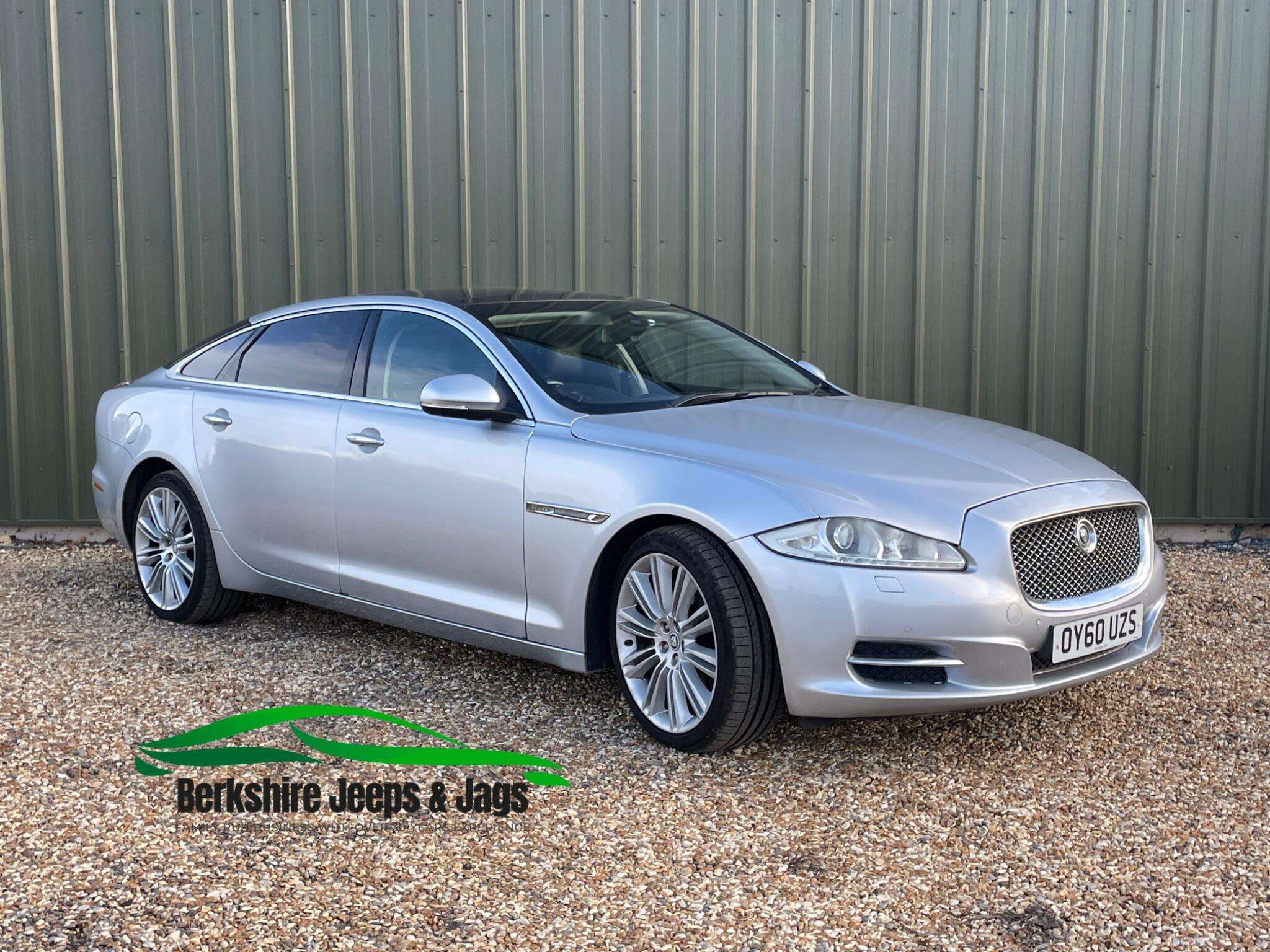 A 2010 JAGUAR XJ 5.0 V8 Portfolio Auto Euro 5 4dr (LWB) A 2010 JAGUAR XJ 5.0 V8 Portfolio Auto Euro 5 4dr (LWB)