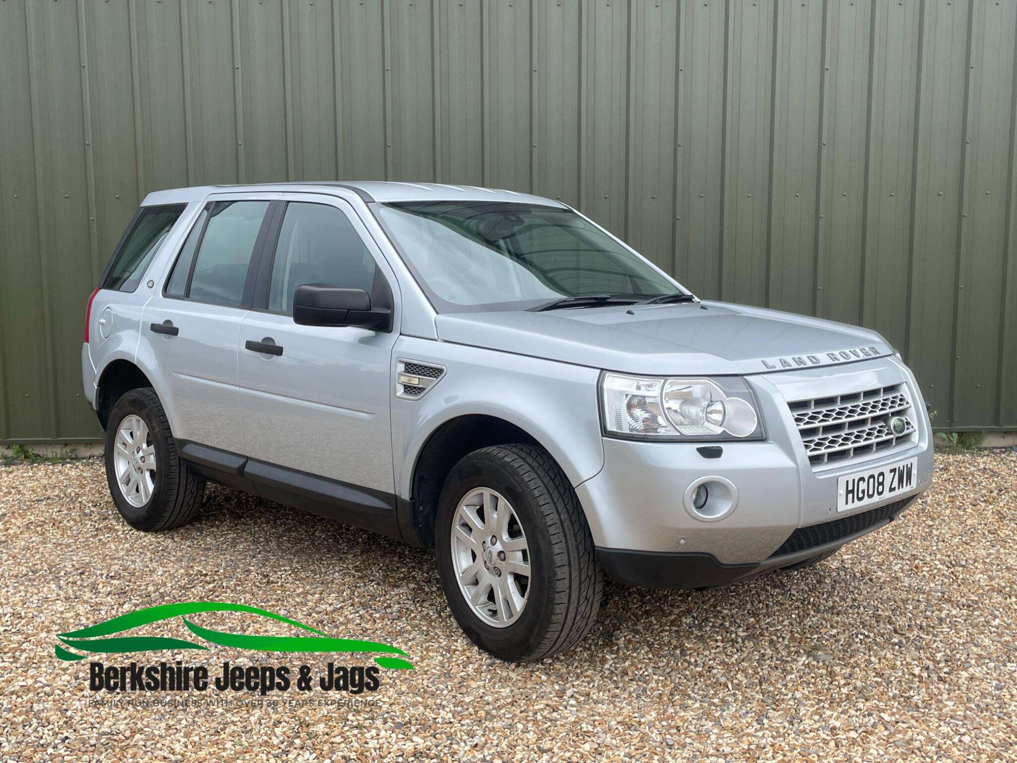 A 2008 LAND ROVER FREELANDER 2 2.2 TD4 XS Auto 4WD Euro 4 5dr A 2008 LAND ROVER FREELANDER 2 2.2 TD4 XS Auto 4WD Euro 4 5dr