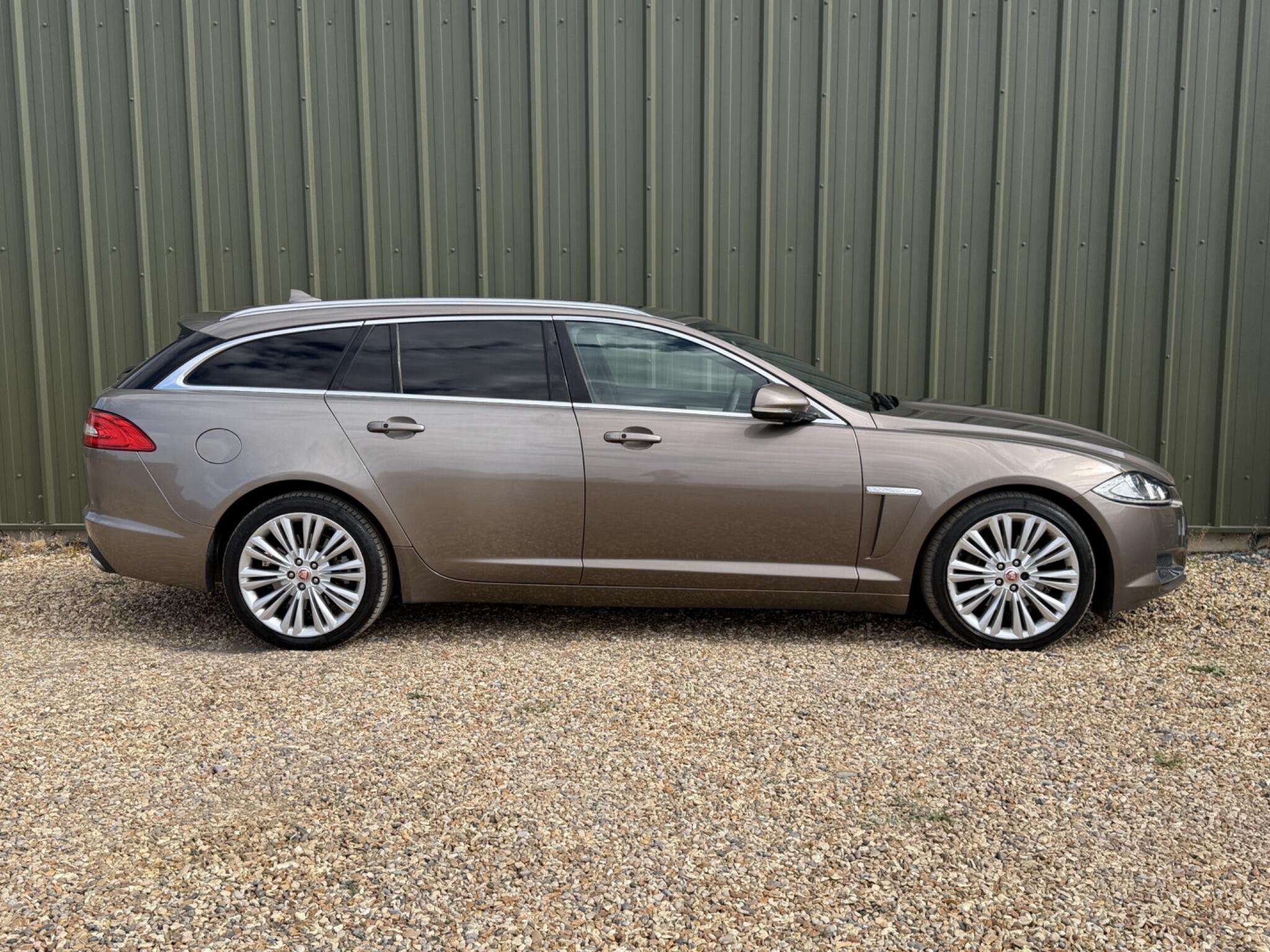 A 2015 JAGUAR XF 3.0d V6 Portfolio Sportbrake Auto Euro 5 (s/s) 5dr A 2015 JAGUAR XF 3.0d V6 Portfolio Sportbrake Auto Euro 5 (s/s) 5dr