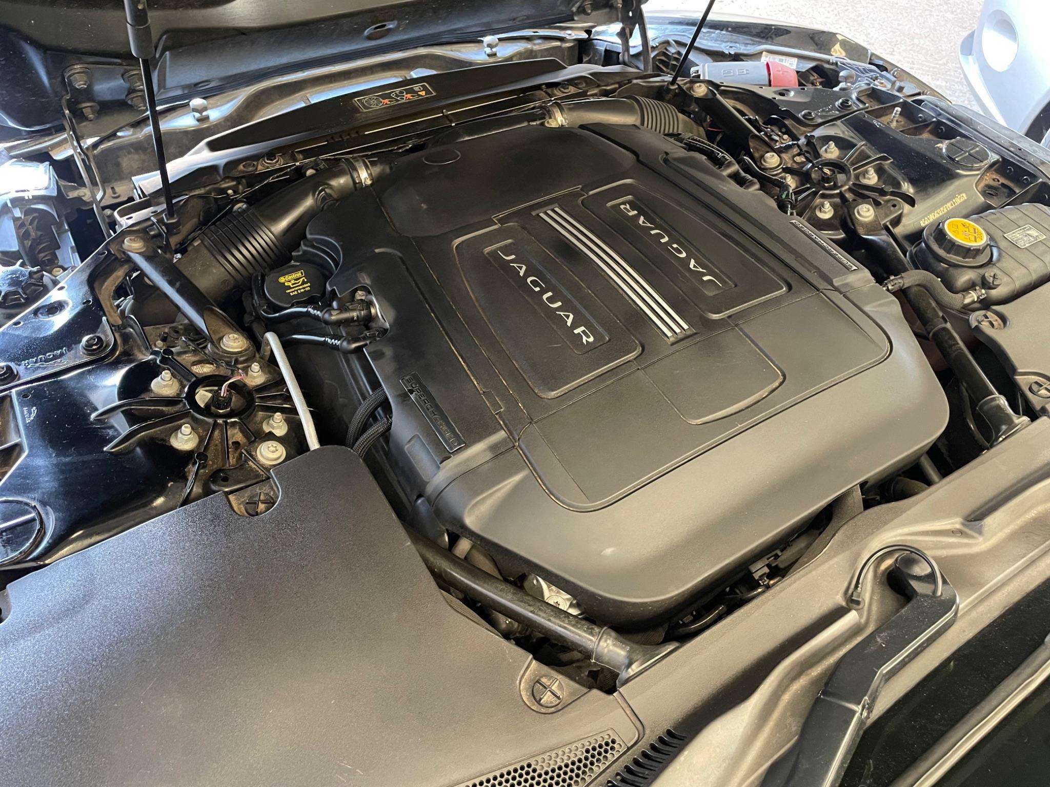 null JAGUAR F-TYPE null JAGUAR F-TYPE