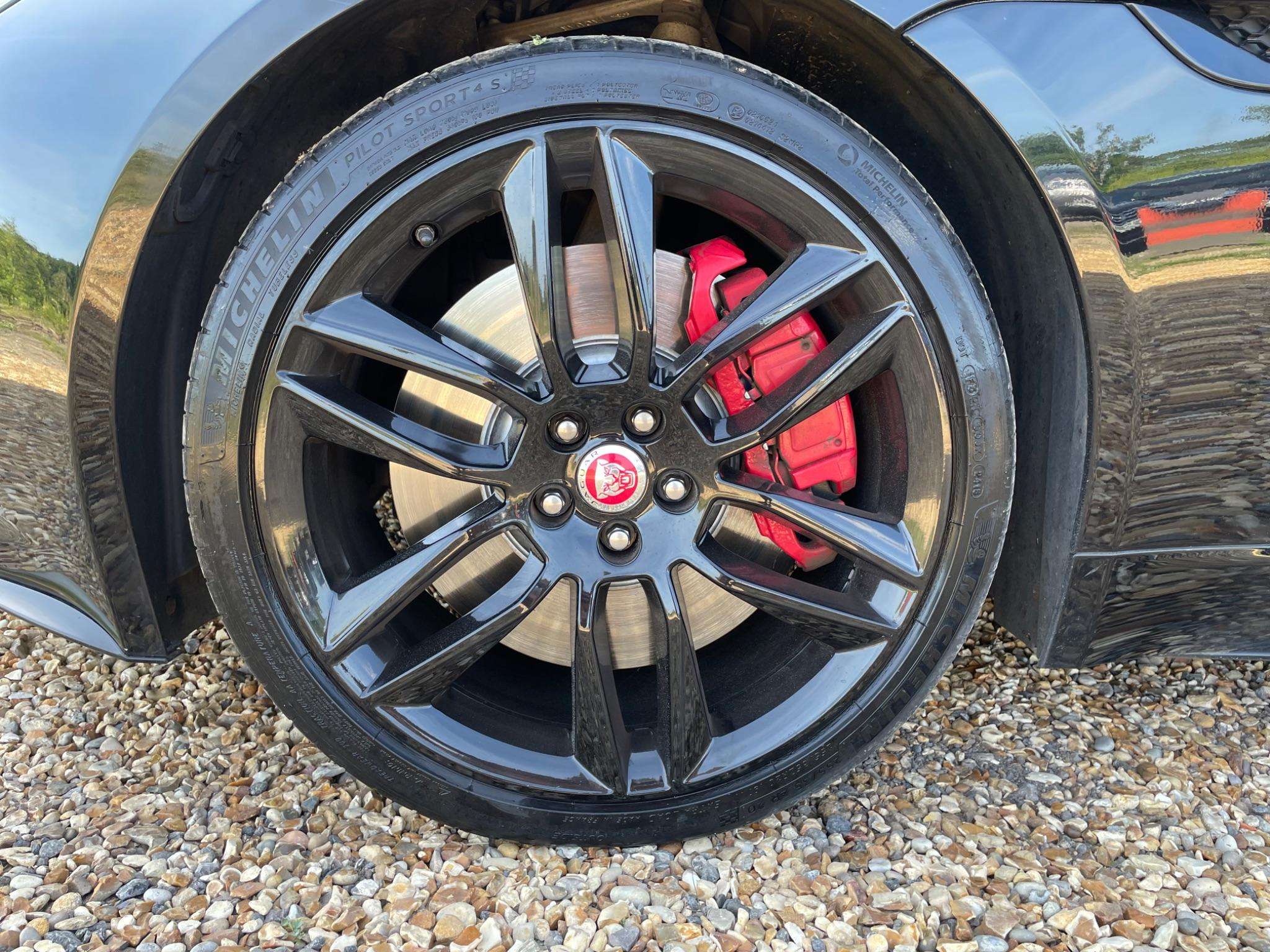 null JAGUAR F-TYPE null JAGUAR F-TYPE