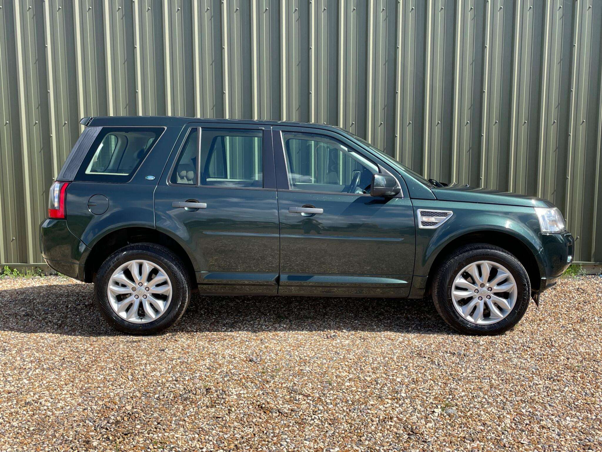 A 2010 LAND ROVER FREELANDER 2 2.2 SD4 HSE CommandShift 4WD Euro 5 5dr A 2010 LAND ROVER FREELANDER 2 2.2 SD4 HSE CommandShift 4WD Euro 5 5dr