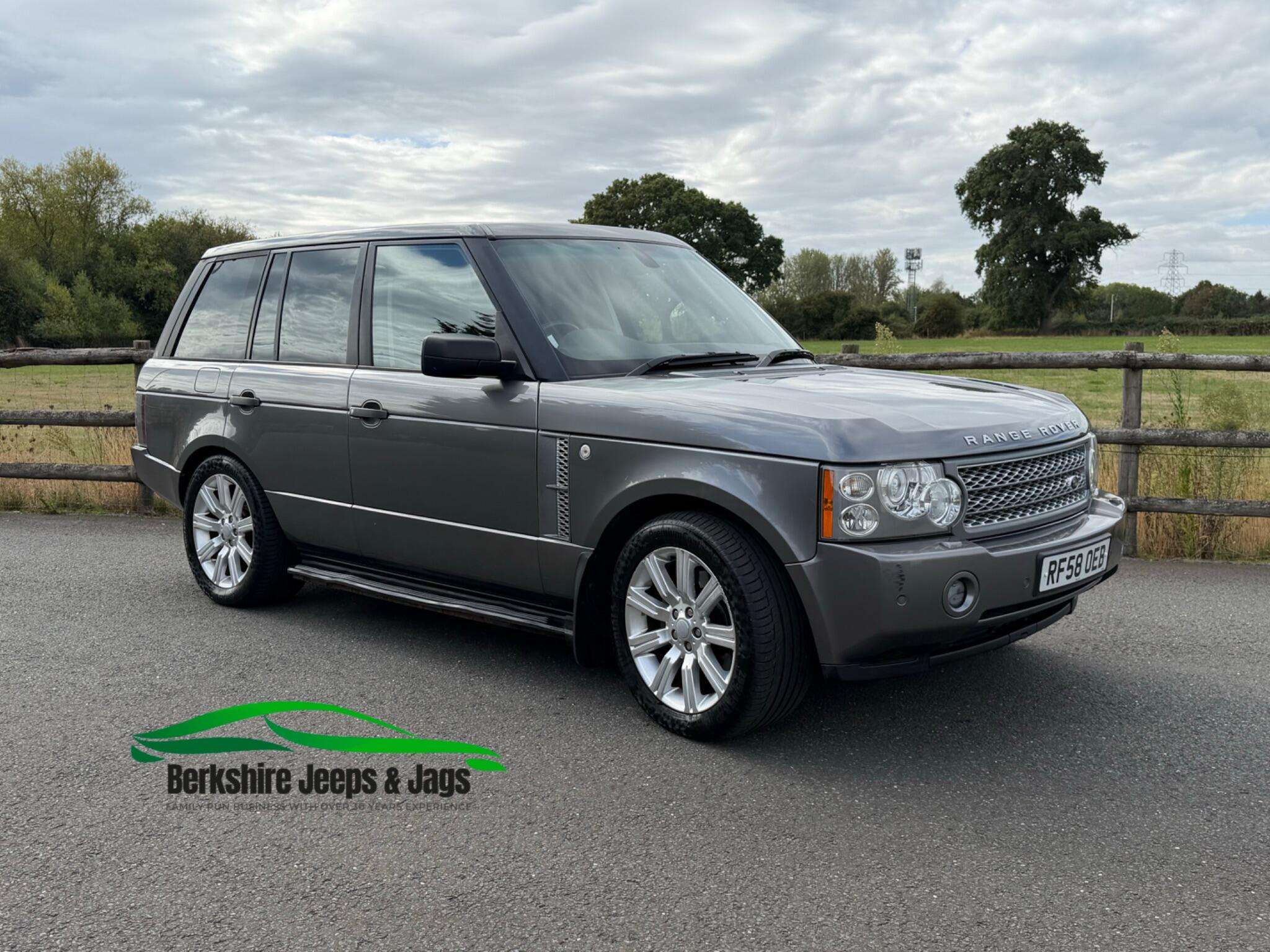 A 2009 LAND ROVER RANGE ROVER 3.6 TD V8 Vogue SE Station Wagon 5dr A 2009 LAND ROVER RANGE ROVER 3.6 TD V8 Vogue SE Station Wagon 5dr