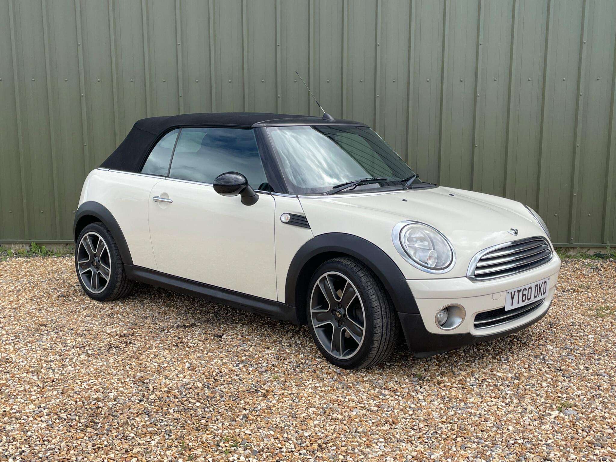A 2010 MINI CONVERTIBLE 1.6 Cooper Euro 5 2dr A 2010 MINI CONVERTIBLE 1.6 Cooper Euro 5 2dr