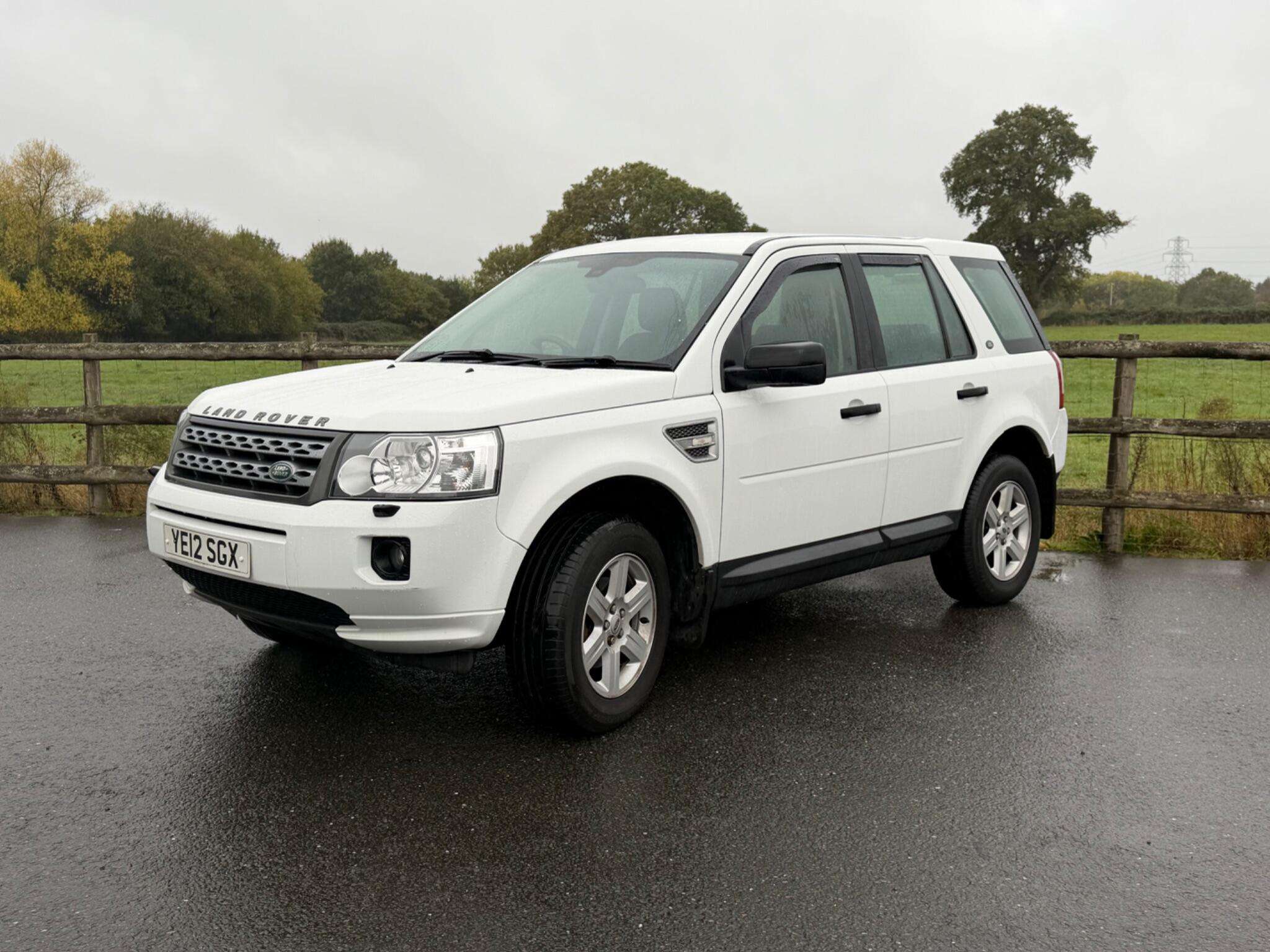 A 2012 LAND ROVER FREELANDER 2 2.2 TD4 GS CommandShift 4WD Euro 5 5dr A 2012 LAND ROVER FREELANDER 2 2.2 TD4 GS CommandShift 4WD Euro 5 5dr
