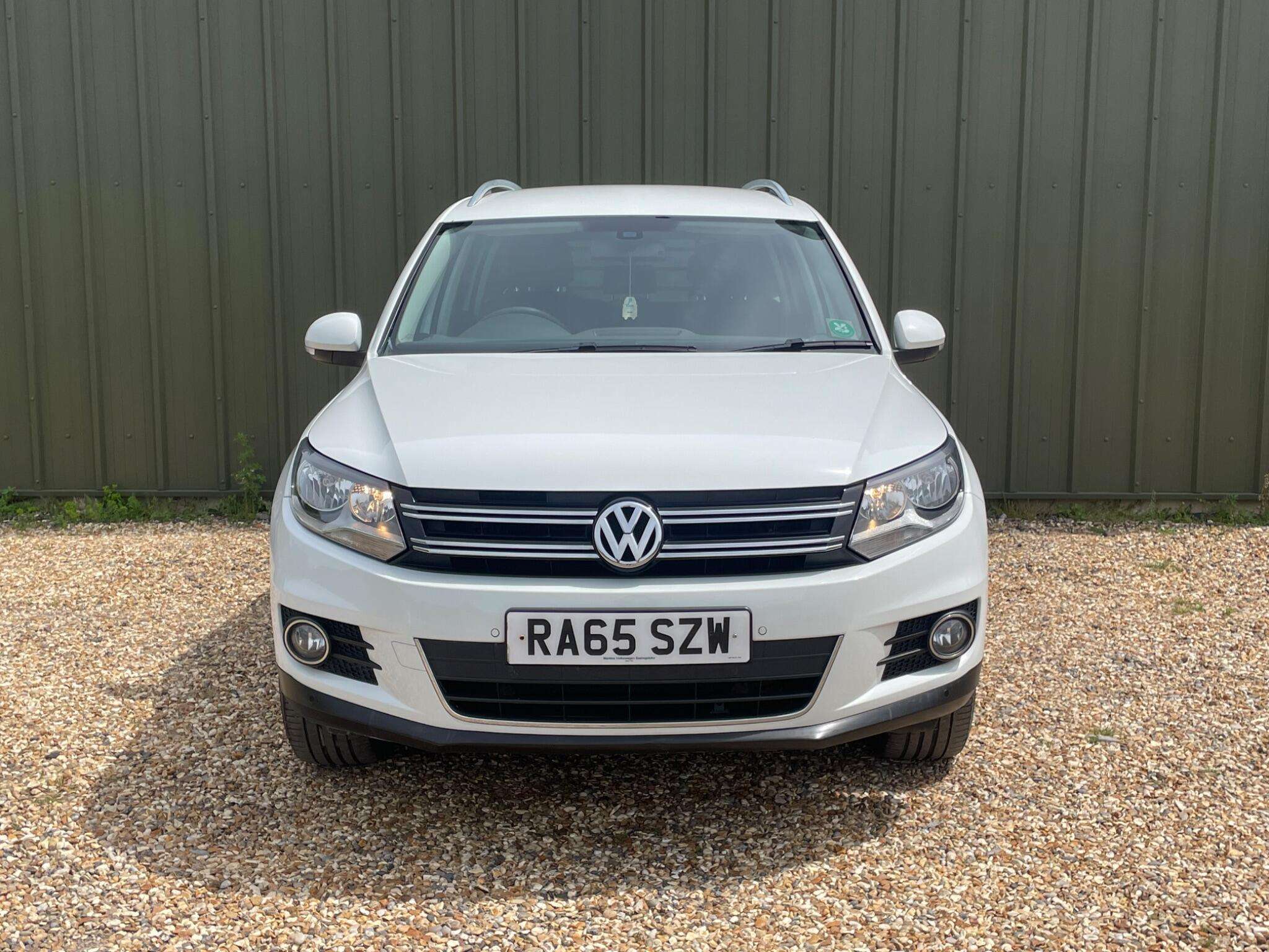 A 2016 VOLKSWAGEN TIGUAN 2.0 TDI BlueMotion Tech Match Edition DSG 4WD Euro 6 (s/s) 5dr A 2016 VOLKSWAGEN TIGUAN 2.0 TDI BlueMotion Tech Match Edition DSG 4WD Euro 6 (s/s) 5dr
